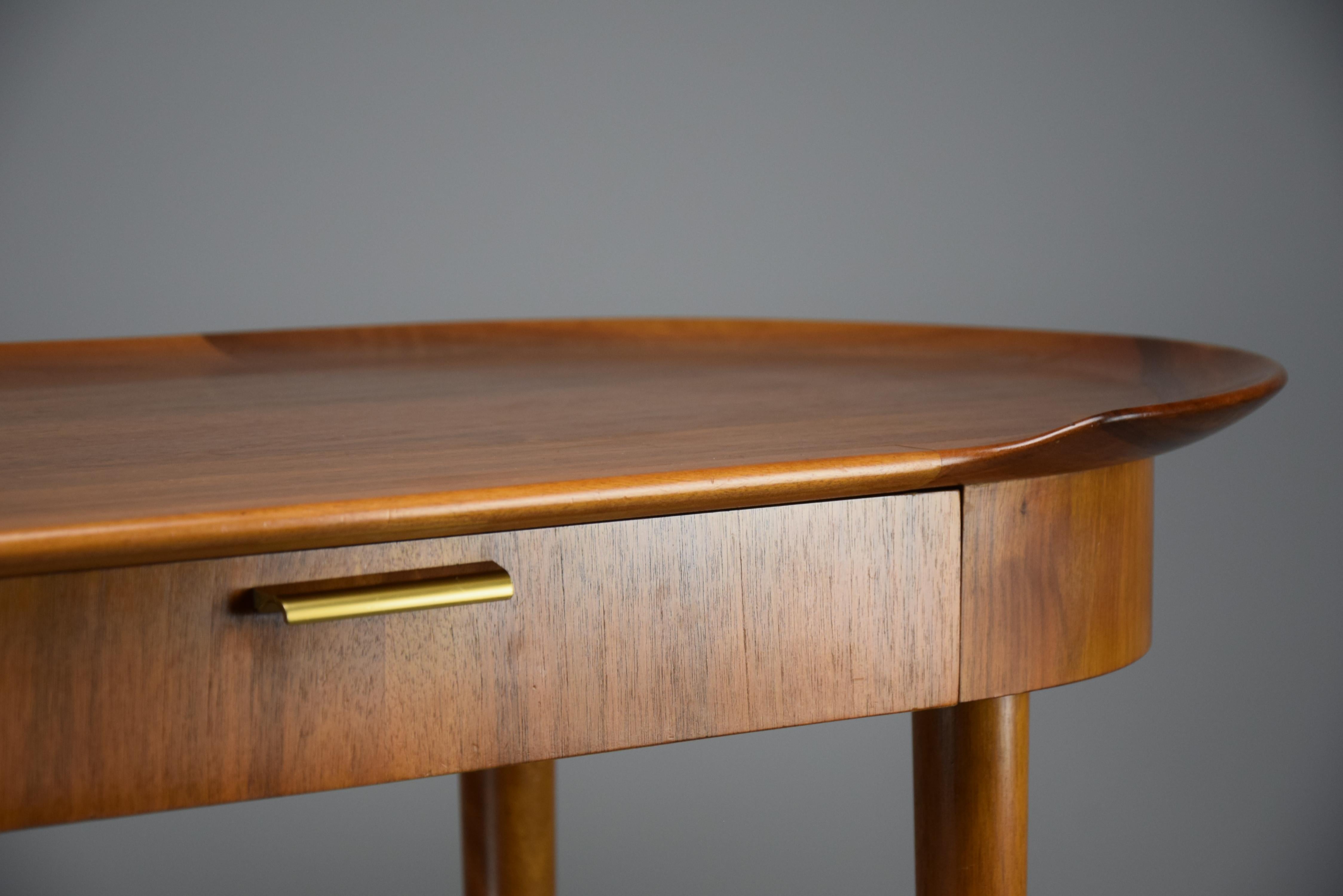 Mid-Century Modern Exquisite Mid Century Entrance  Console Table For Sale