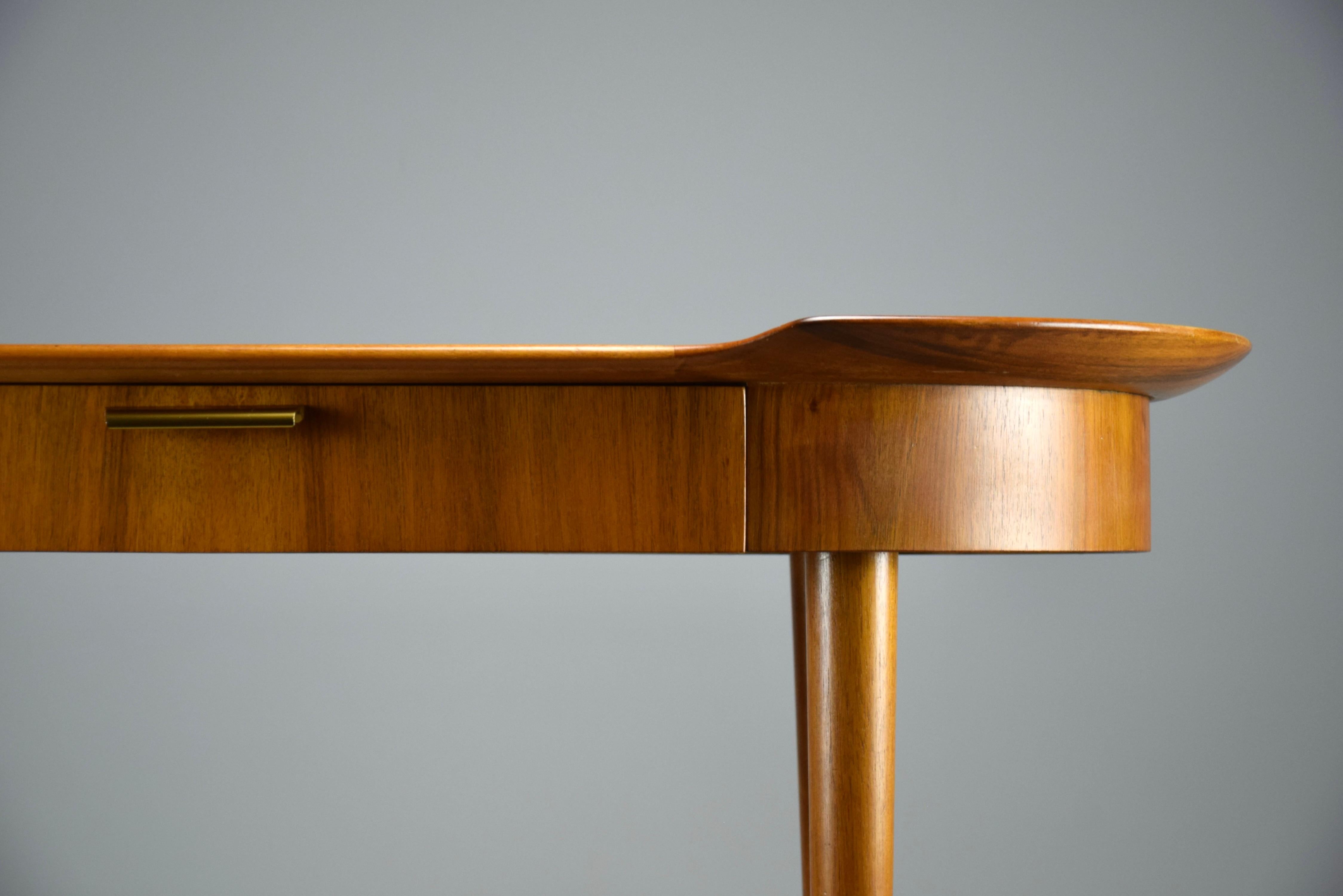 Brass Exquisite Mid Century Entrance  Console Table For Sale
