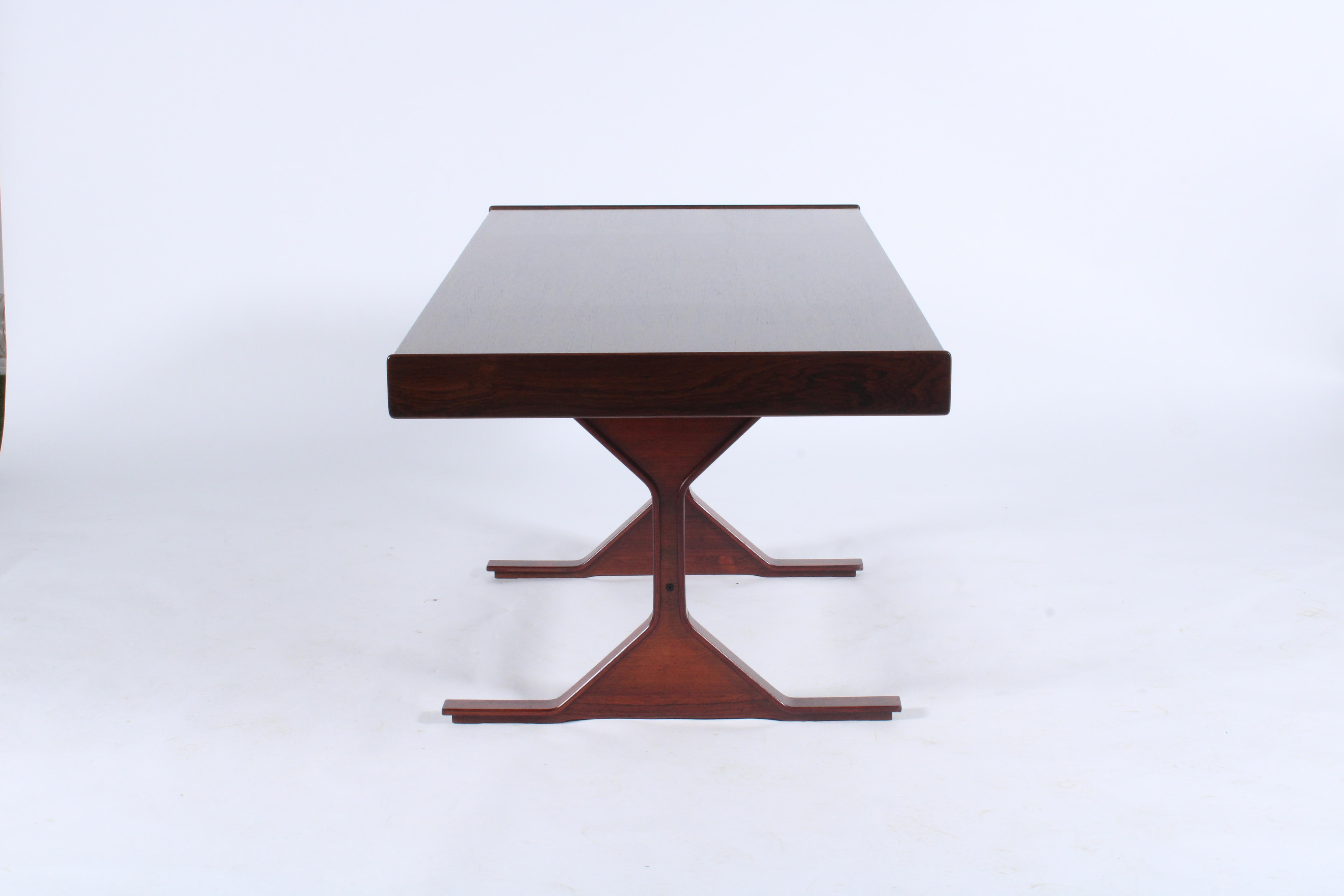Exquisite Midcentury Italian Desk by Gianfranco Frattini for Bernini 4