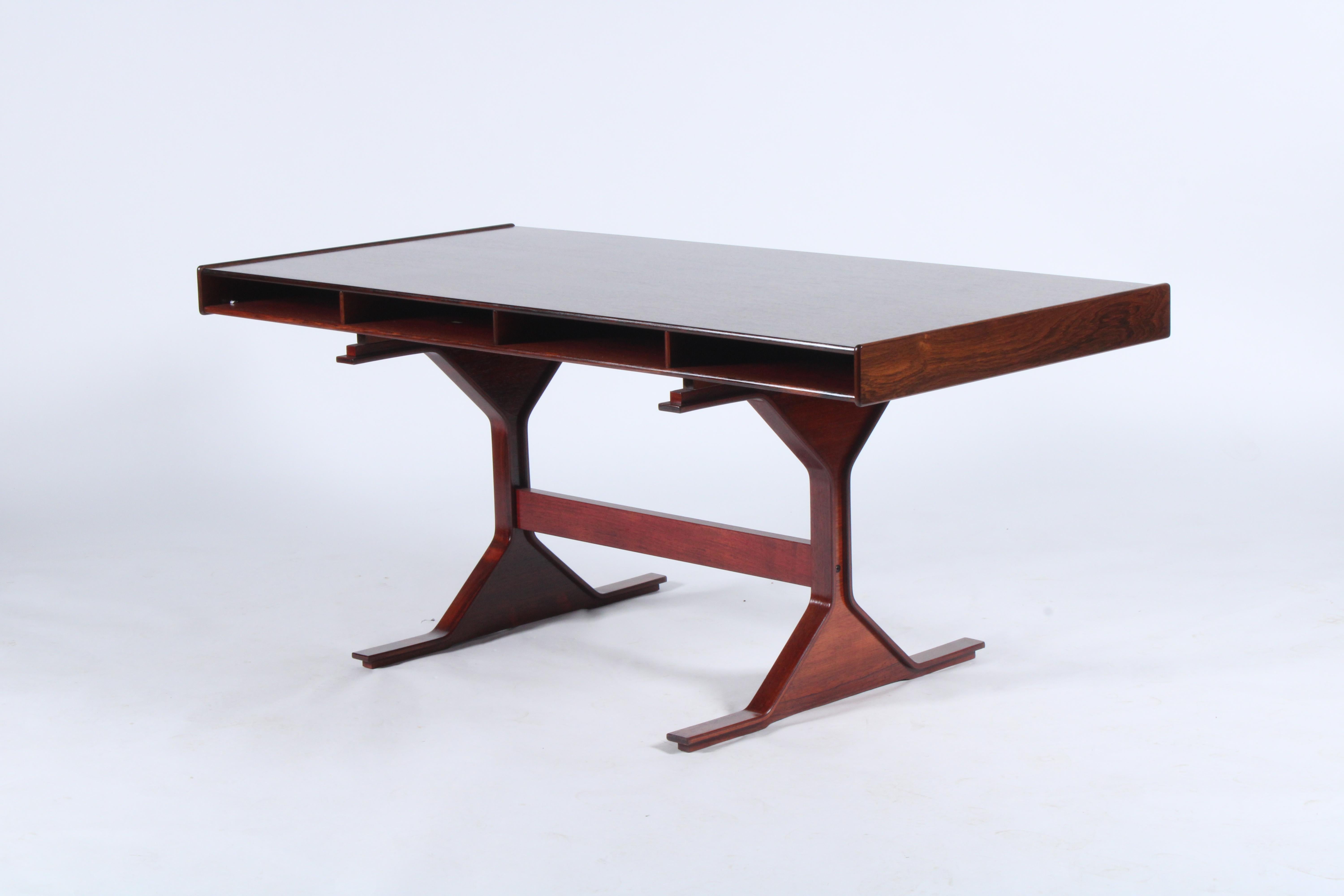 Exquisite Midcentury Italian Desk by Gianfranco Frattini for Bernini 5