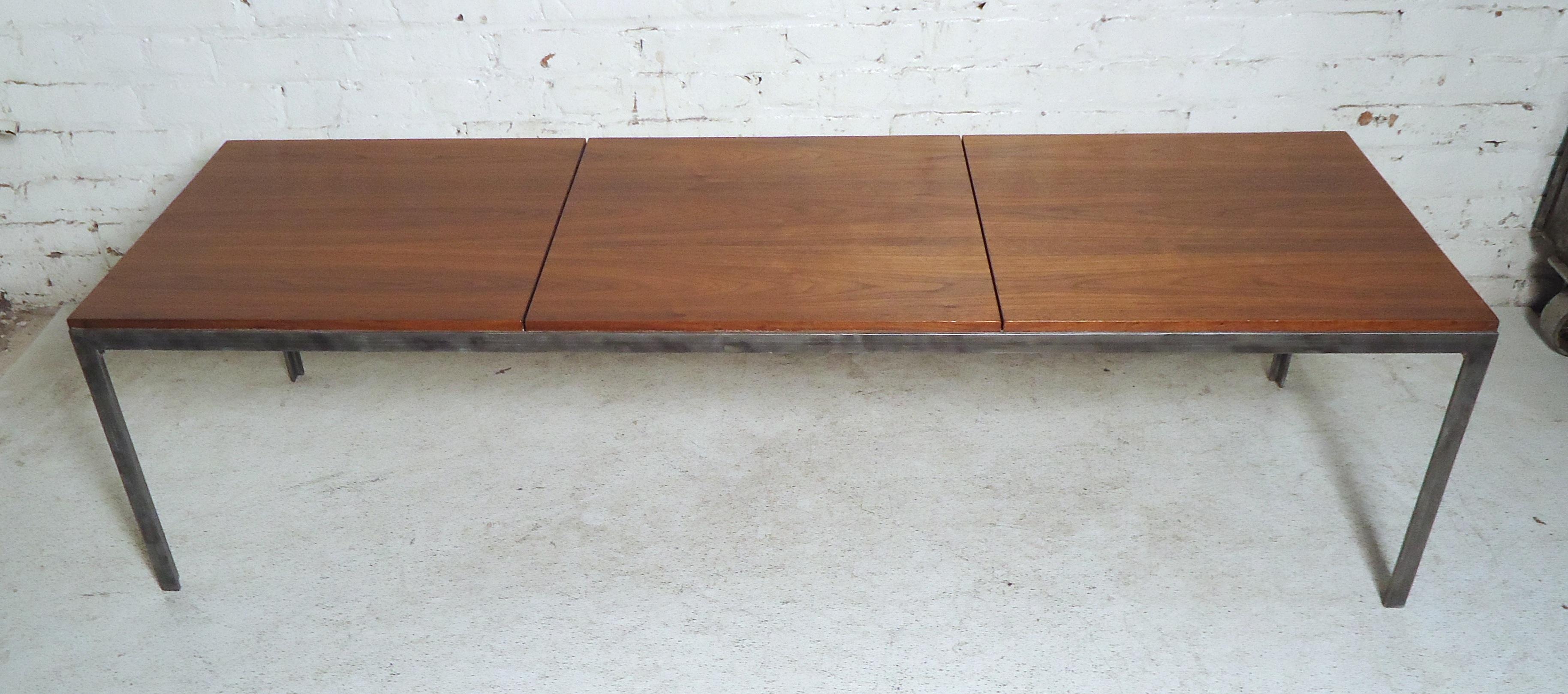 Mid-Century Modern Magnifique table basse moderne du milieu du siècle dernier de Florence Knoll en vente