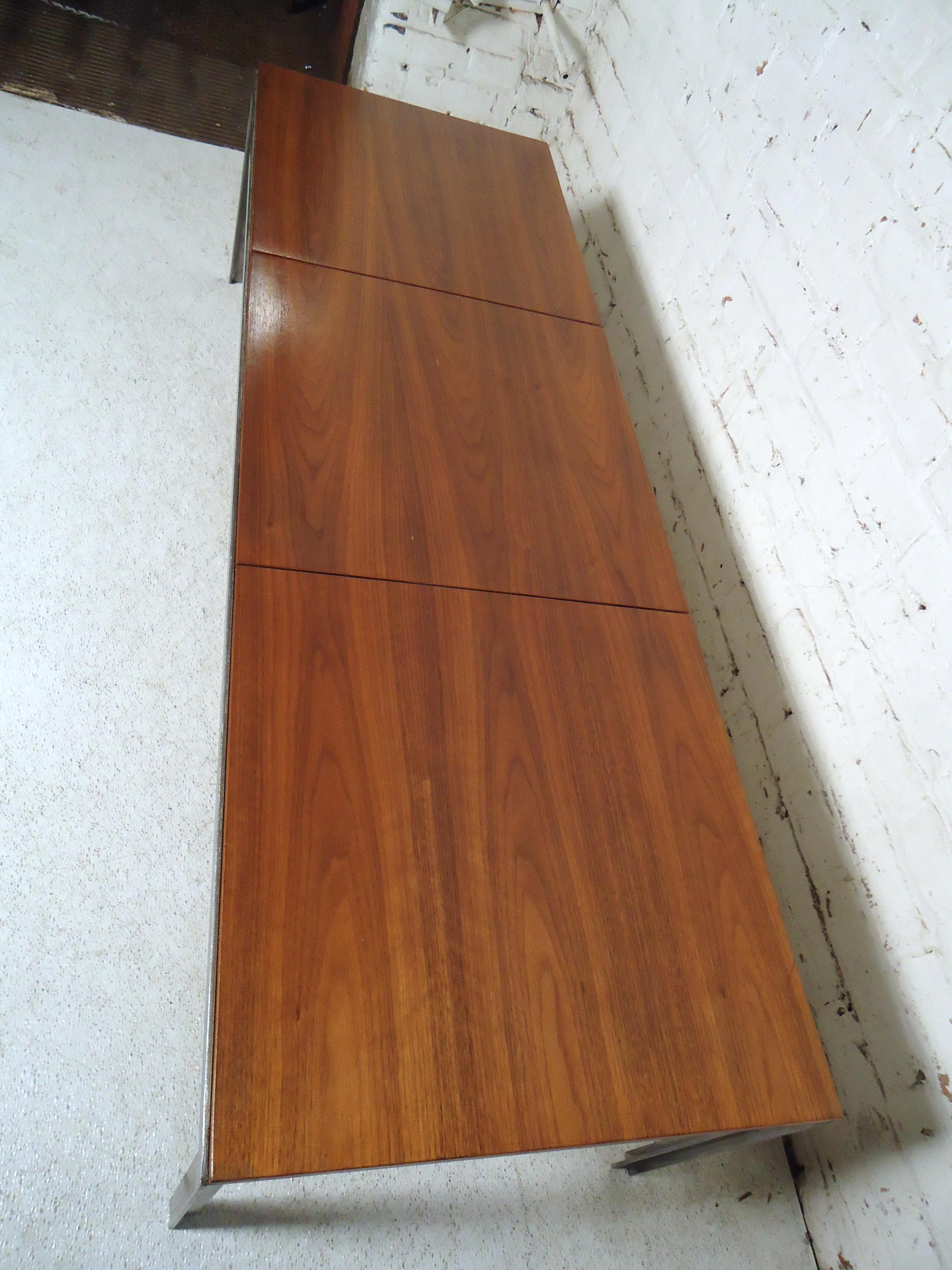 Mid-20th Century Exquisite Mid-Century Modern Coffee Table by Florence Knoll For Sale
