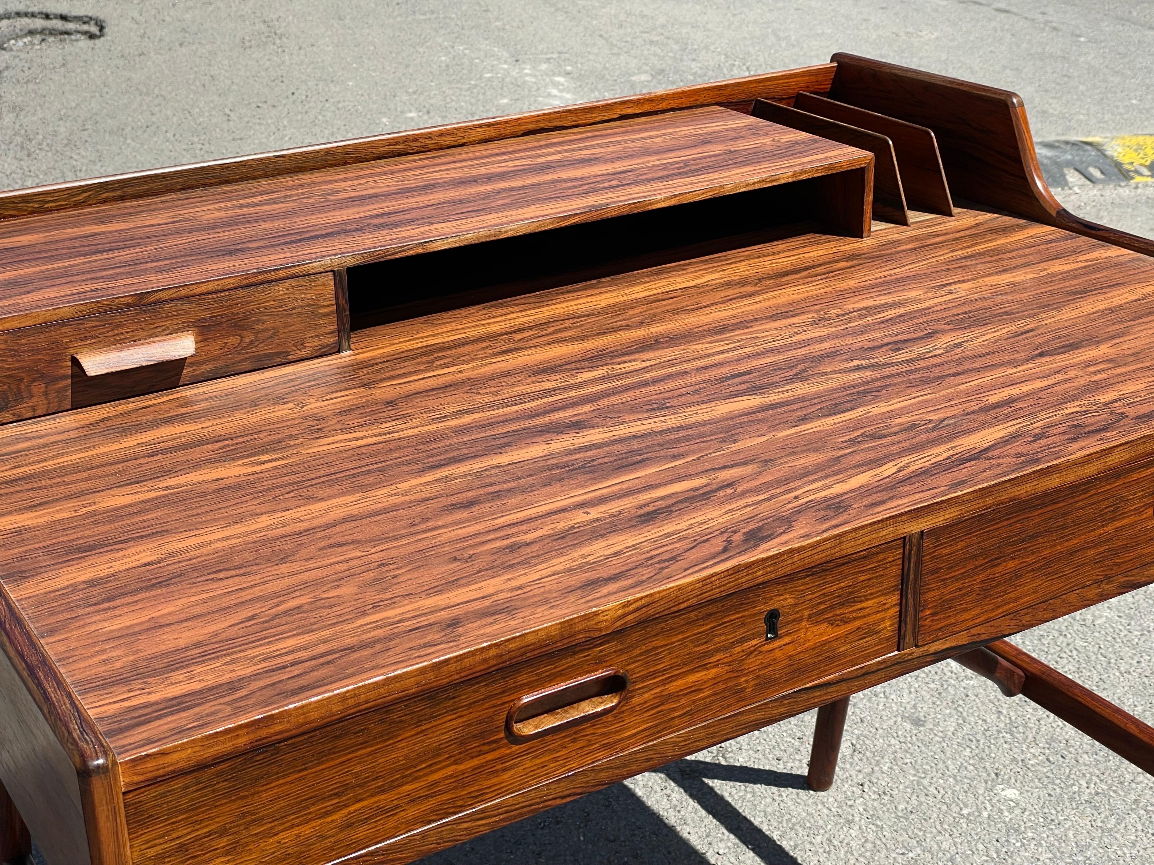 Rosewood Exquisite mid-century modern desk by Arne Wahl Iversen, 1970´s