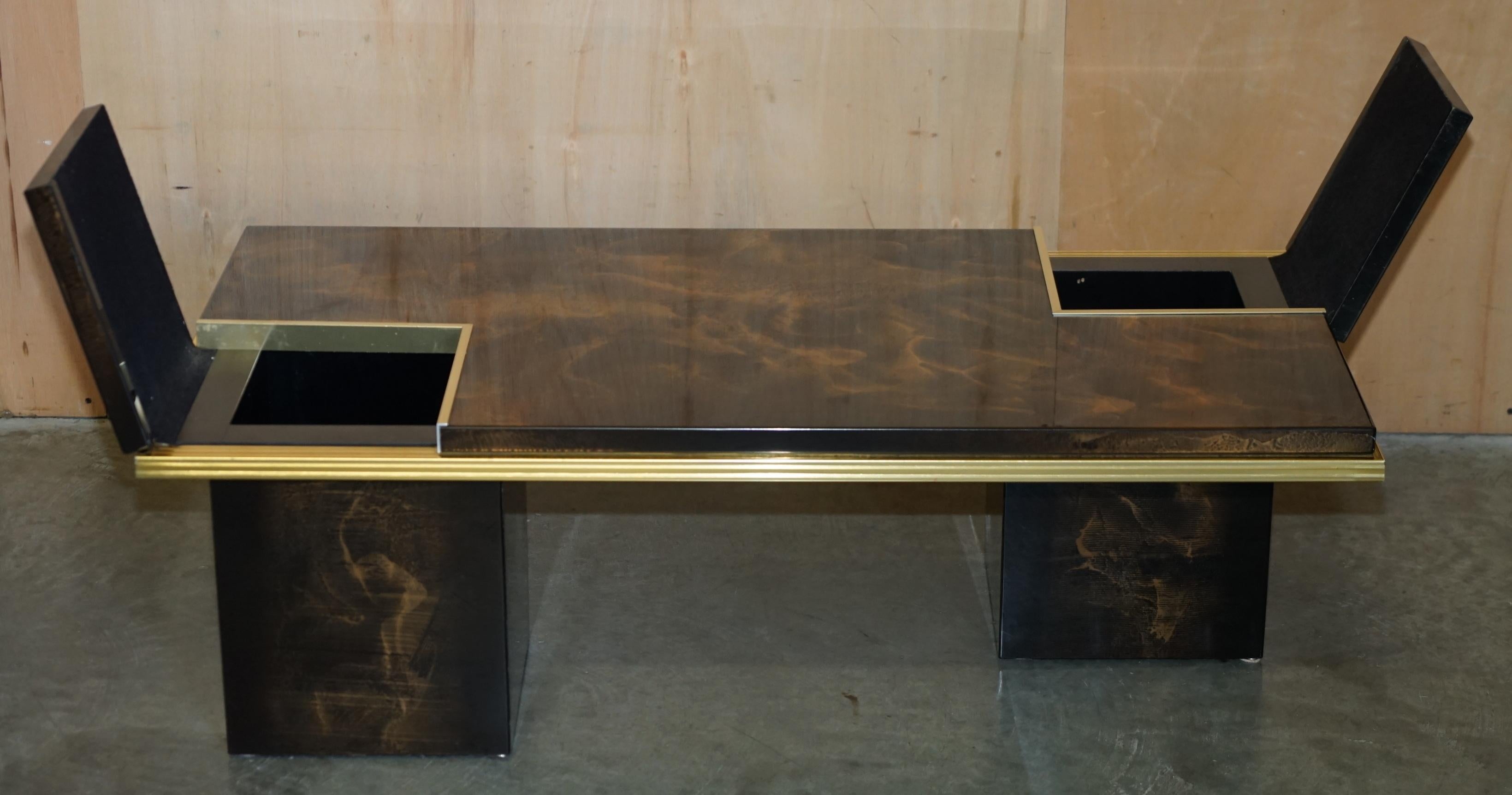 Table de stockage mi-siècle moderne, recouverte de dentelle laquée à la main, exquise en vente 5