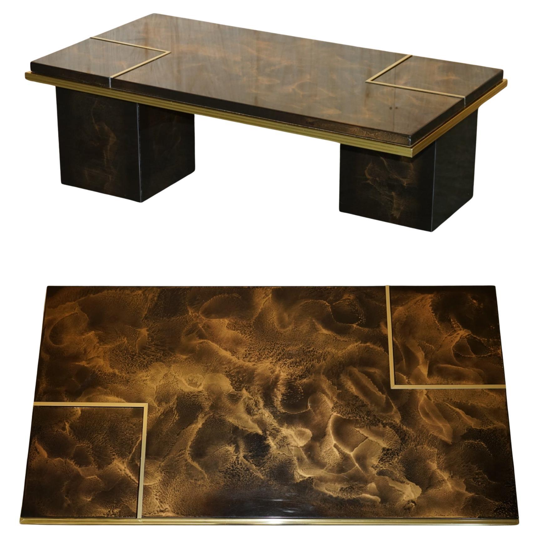 Table de stockage mi-siècle moderne, recouverte de dentelle laquée à la main, exquise
