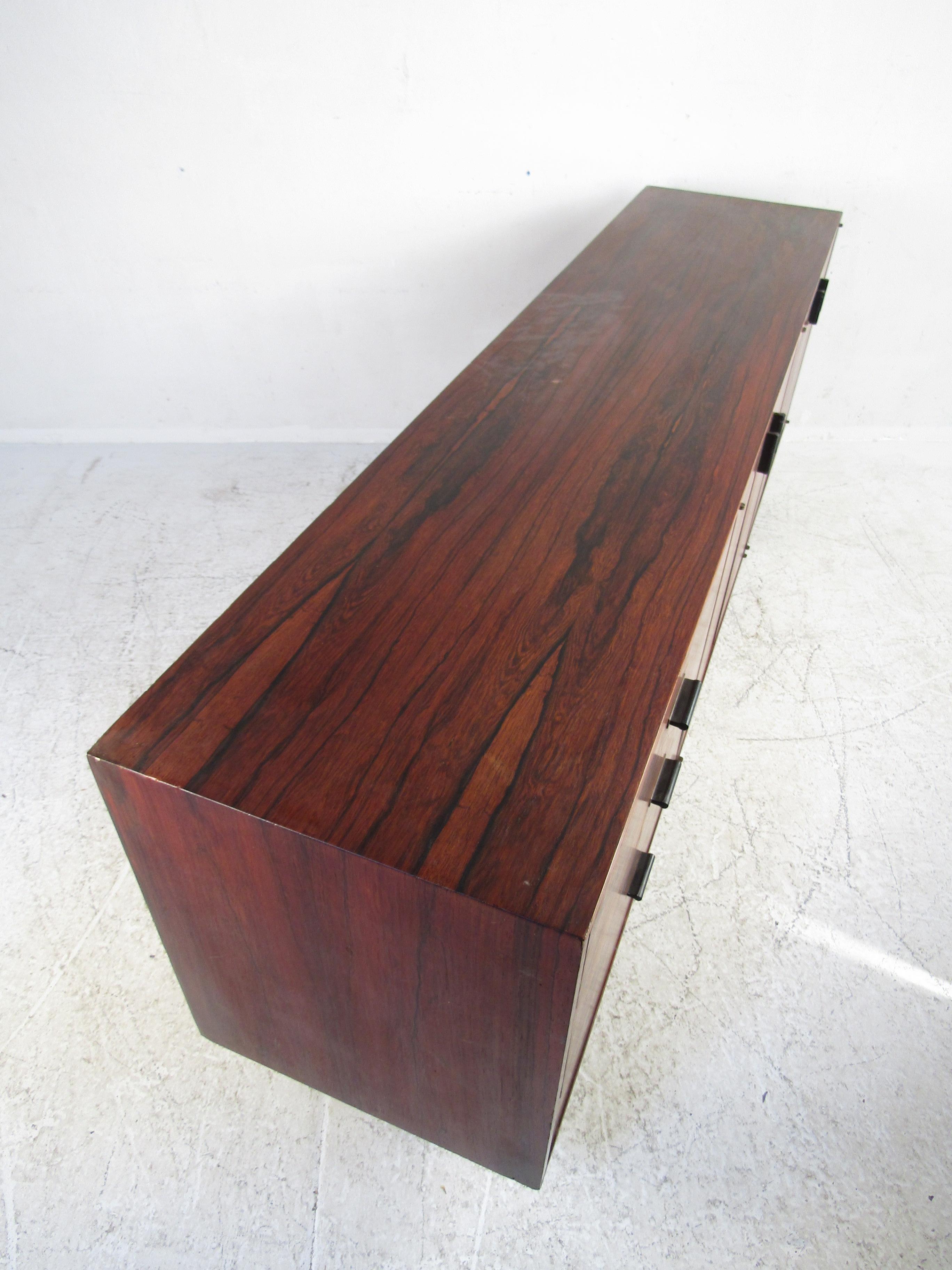 Exquisite Midcentury Rosewood Harvey Probber Sideboard In Good Condition In Brooklyn, NY