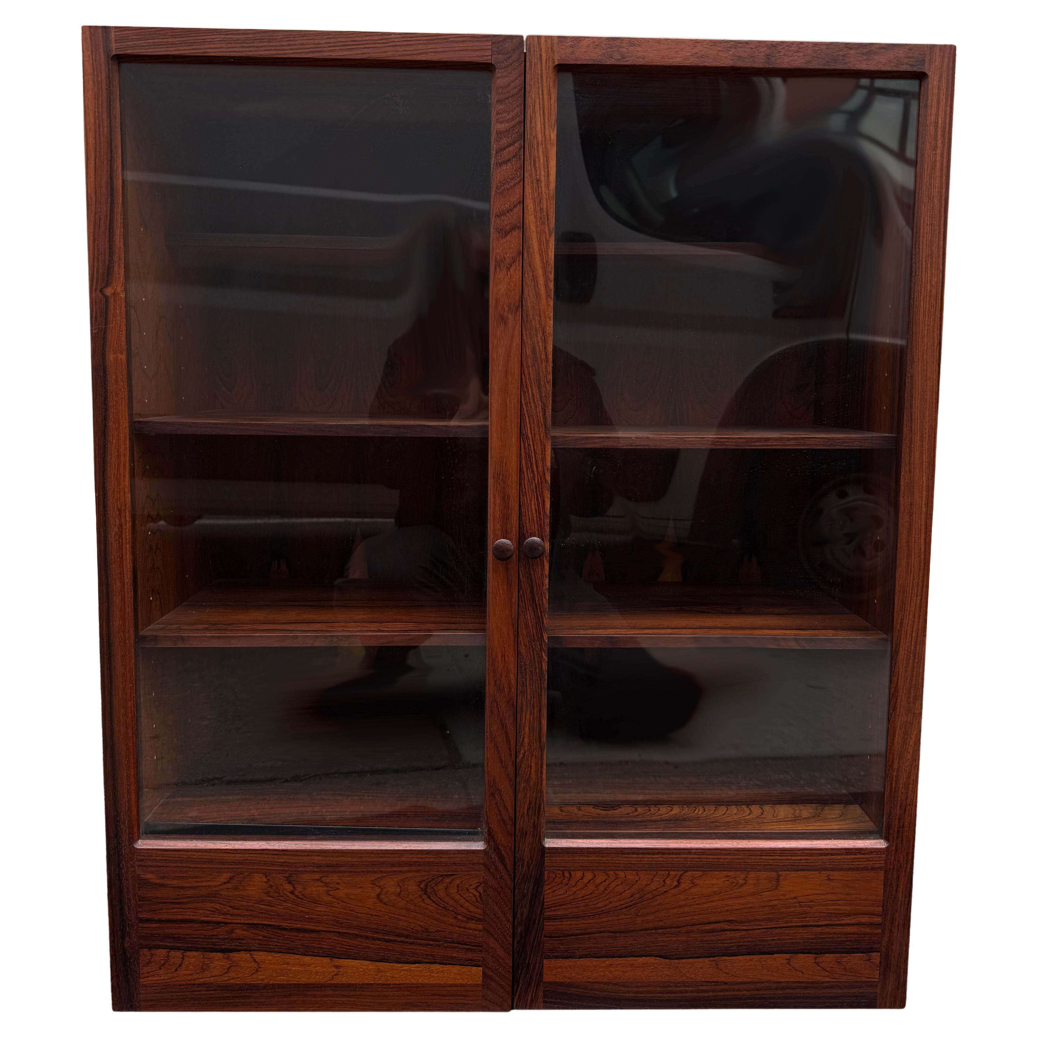 Squisita vetrinetta a due ante in legno di palissandro del Medioevo moderno in vendita 8