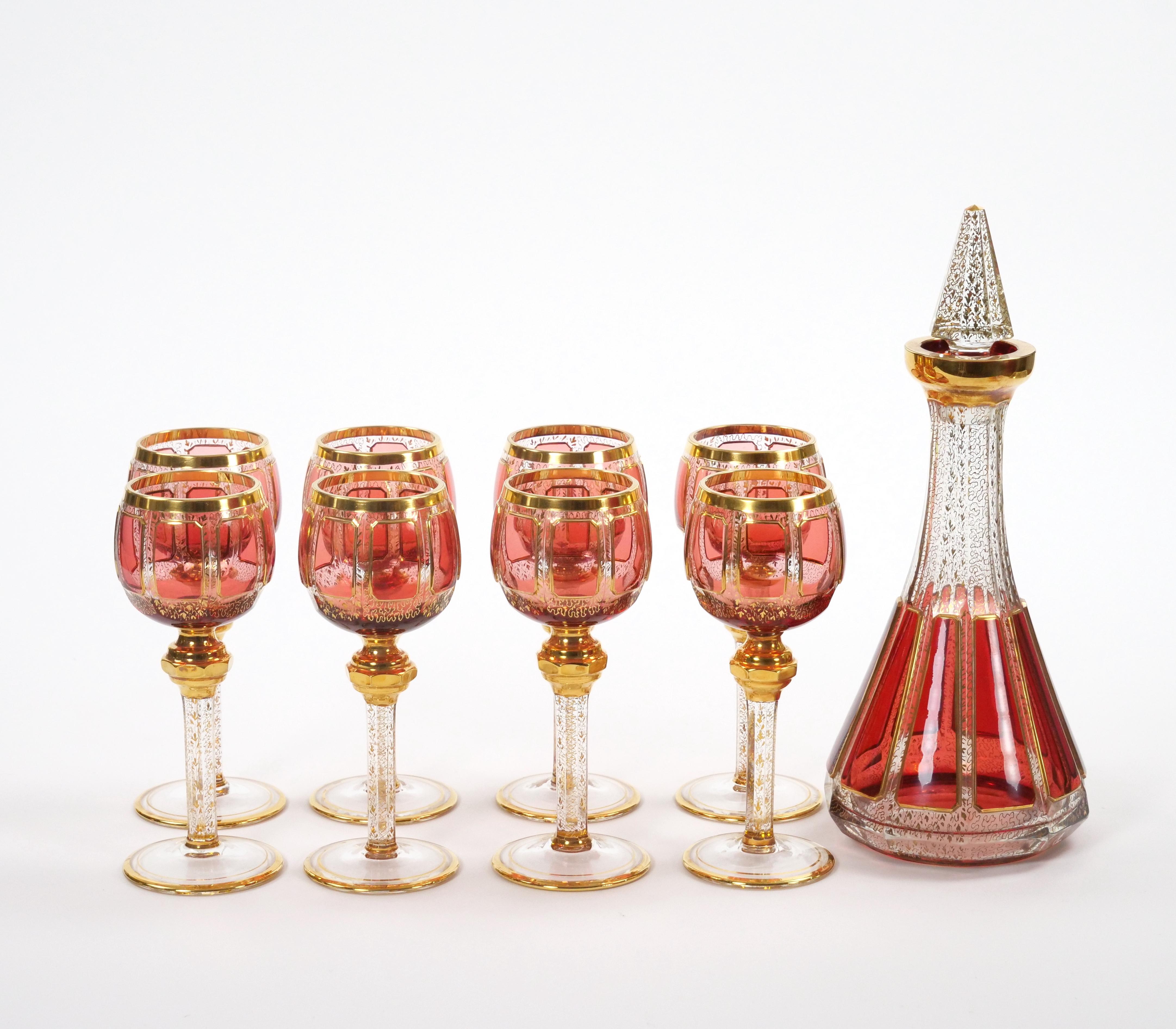Exquisito Servicio de Copas / Decantadores de Vino de Cristal Tallado con Paneles de Arándano Rojo Moser en venta 10