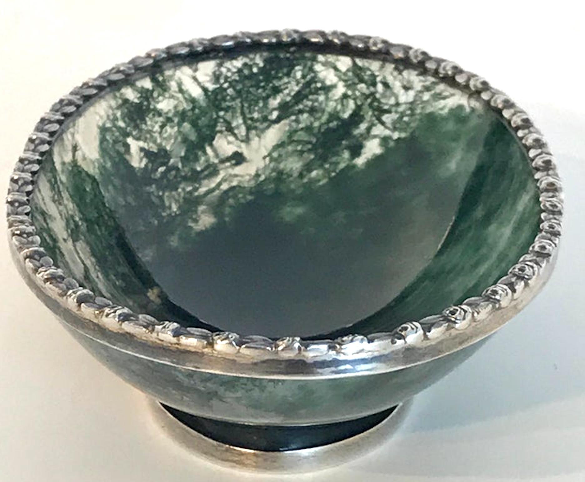 Exquisite Moss Agate Pedestal Bowl with Silver Mounts, Unmarked, Early 20th C. For Sale 5
