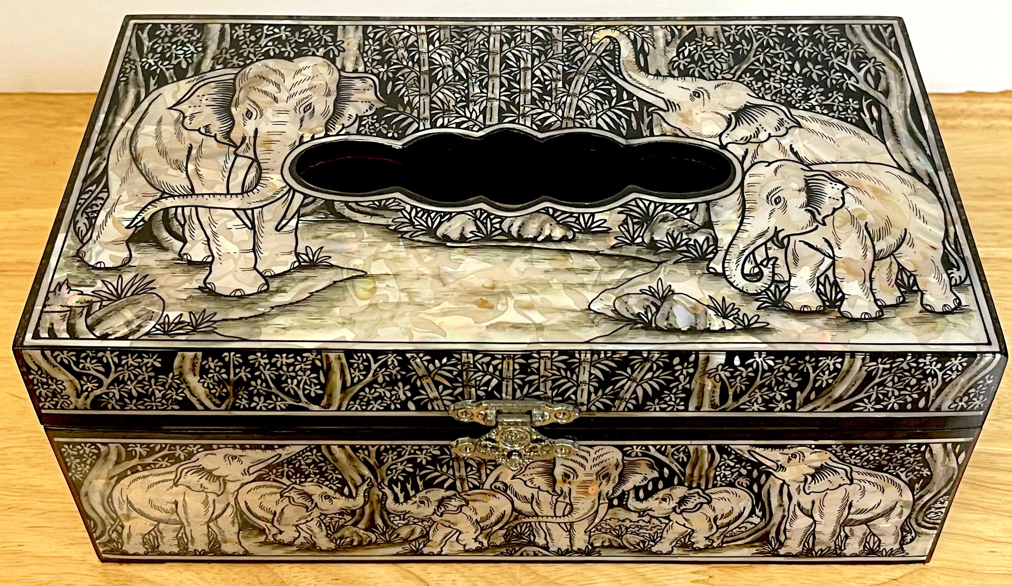 Exquisite Seidenschachtel mit Perlmutt-Intarsien und Elefantenmotiv aus Lack mit Intarsien (Anglo-indisch) im Angebot