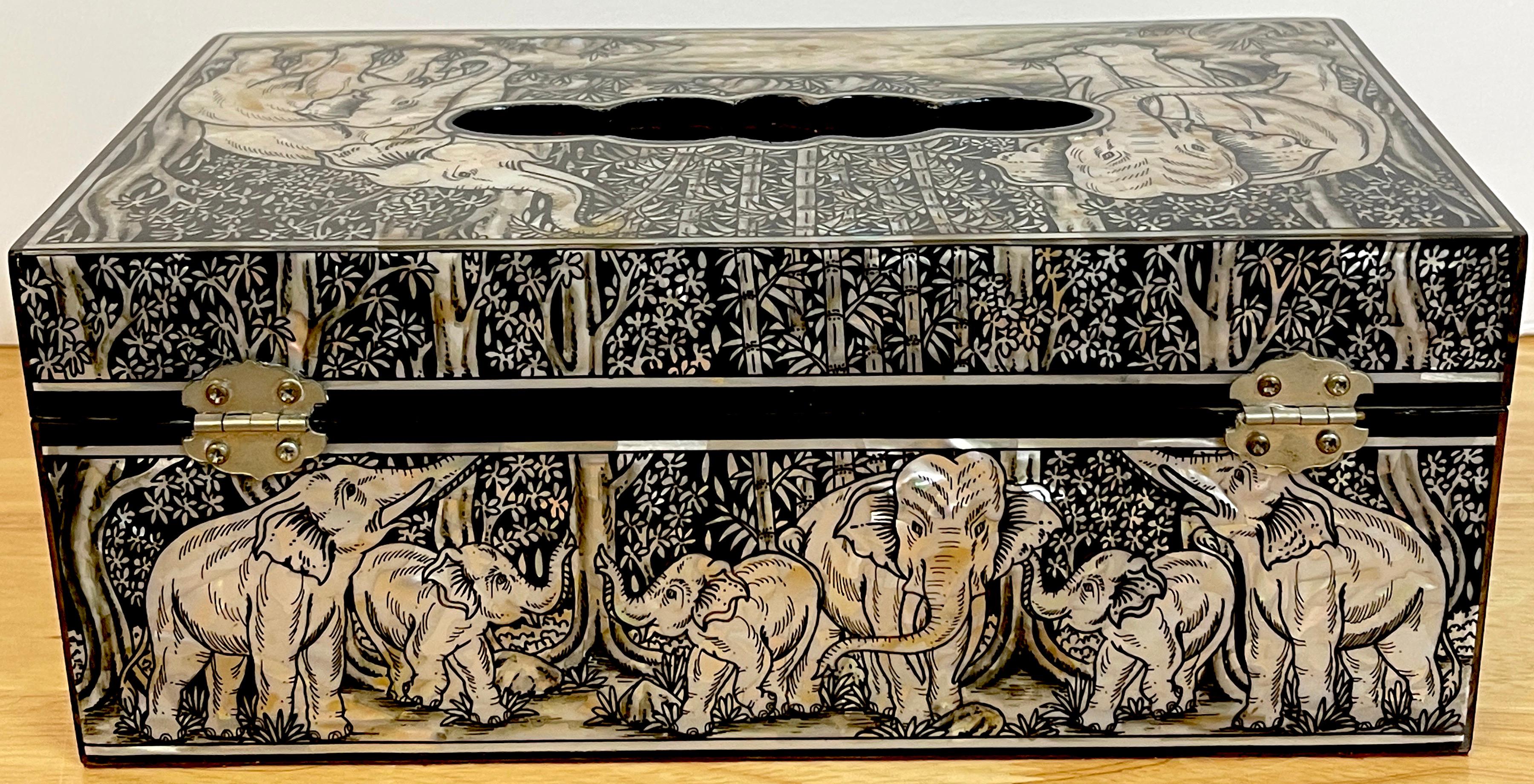 Exquisite Seidenschachtel mit Perlmutt-Intarsien und Elefantenmotiv aus Lack mit Intarsien (Versilberung) im Angebot
