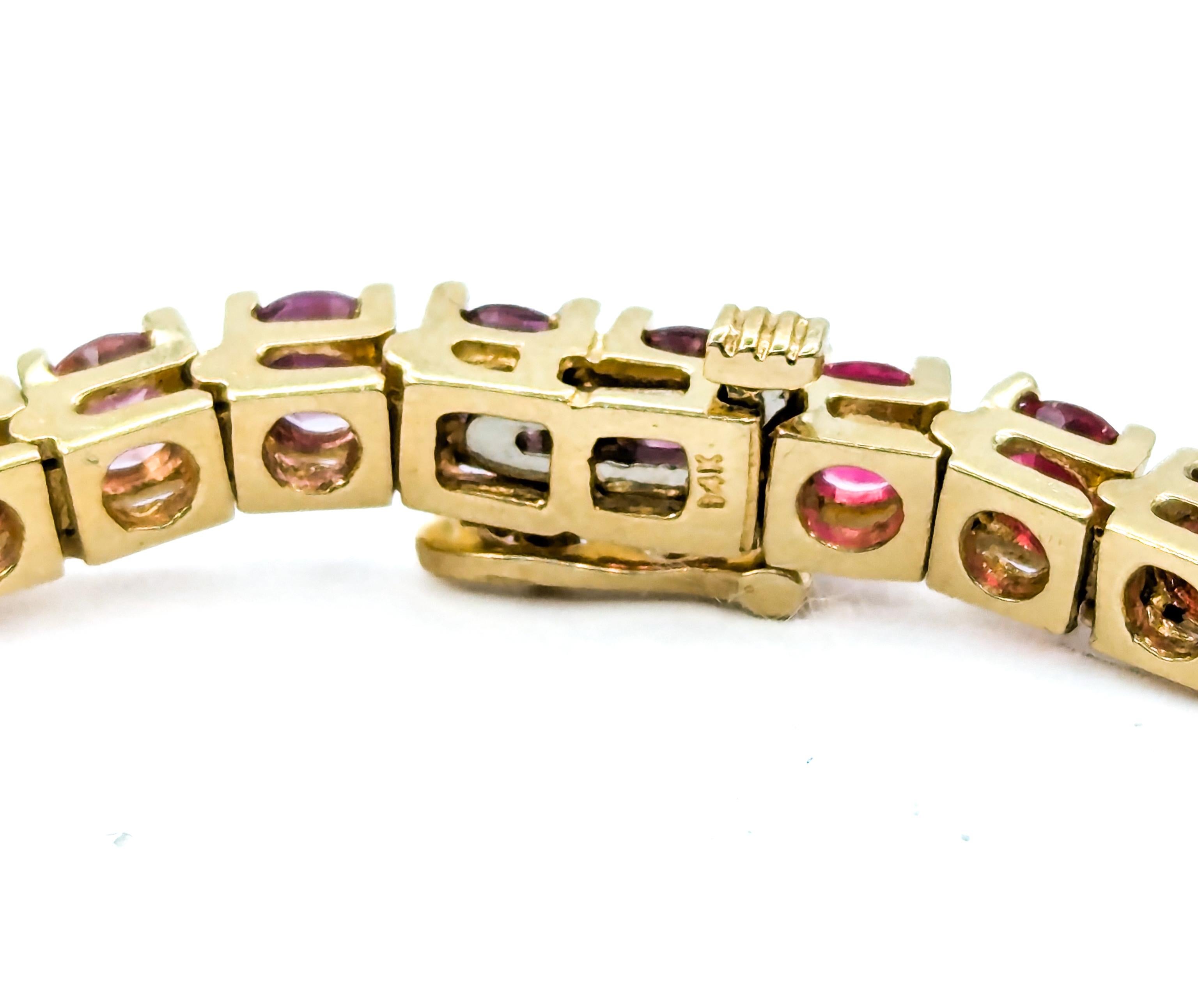 Exquisites Tennisarmband mit mehreren Edelsteinen aus 14k Gelbgold im Zustand „Hervorragend“ in Bloomington, MN