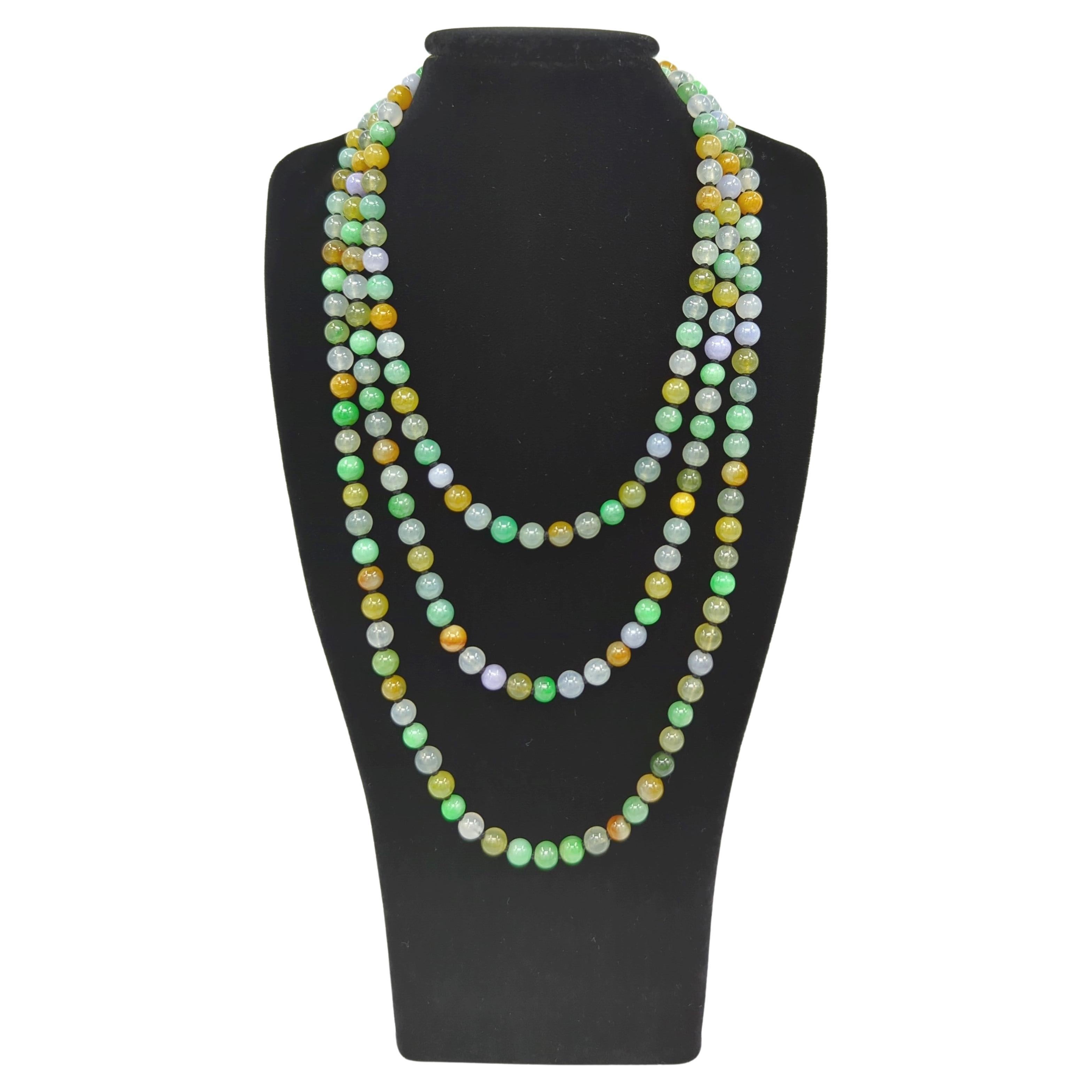 Diese exquisite Halskette besteht aus einer großzügigen 52-Zoll-Kette mit 200 mehrfarbigen, eisigen Jadeit-Perlen der Güteklasse A, die sowohl Eleganz als auch einen verspielten Charme versprühen. Die Länge ermöglicht vielseitige
