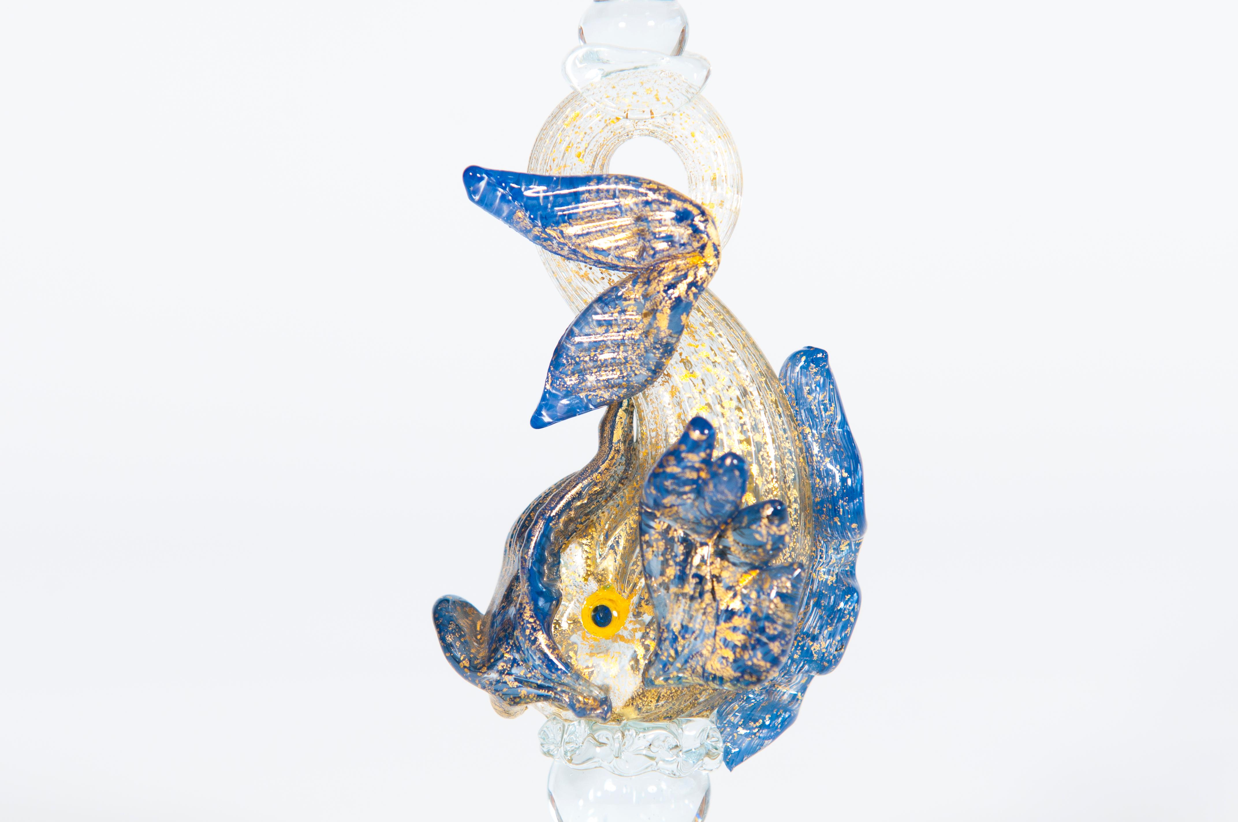 Exquis gobelet en verre de Murano avec scène de 
