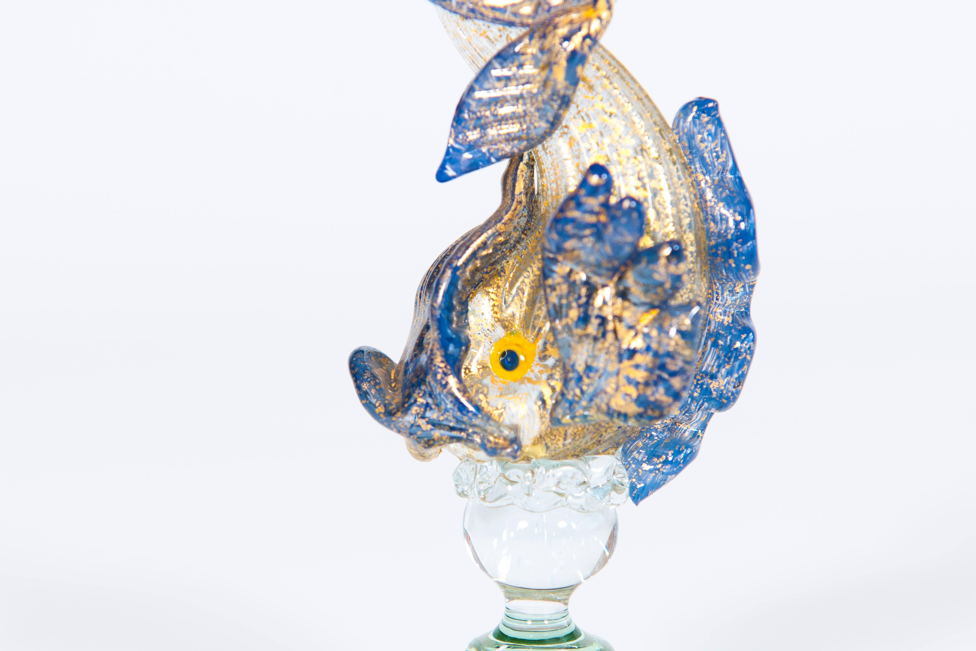 Exquis gobelet en verre de Murano avec scène de 