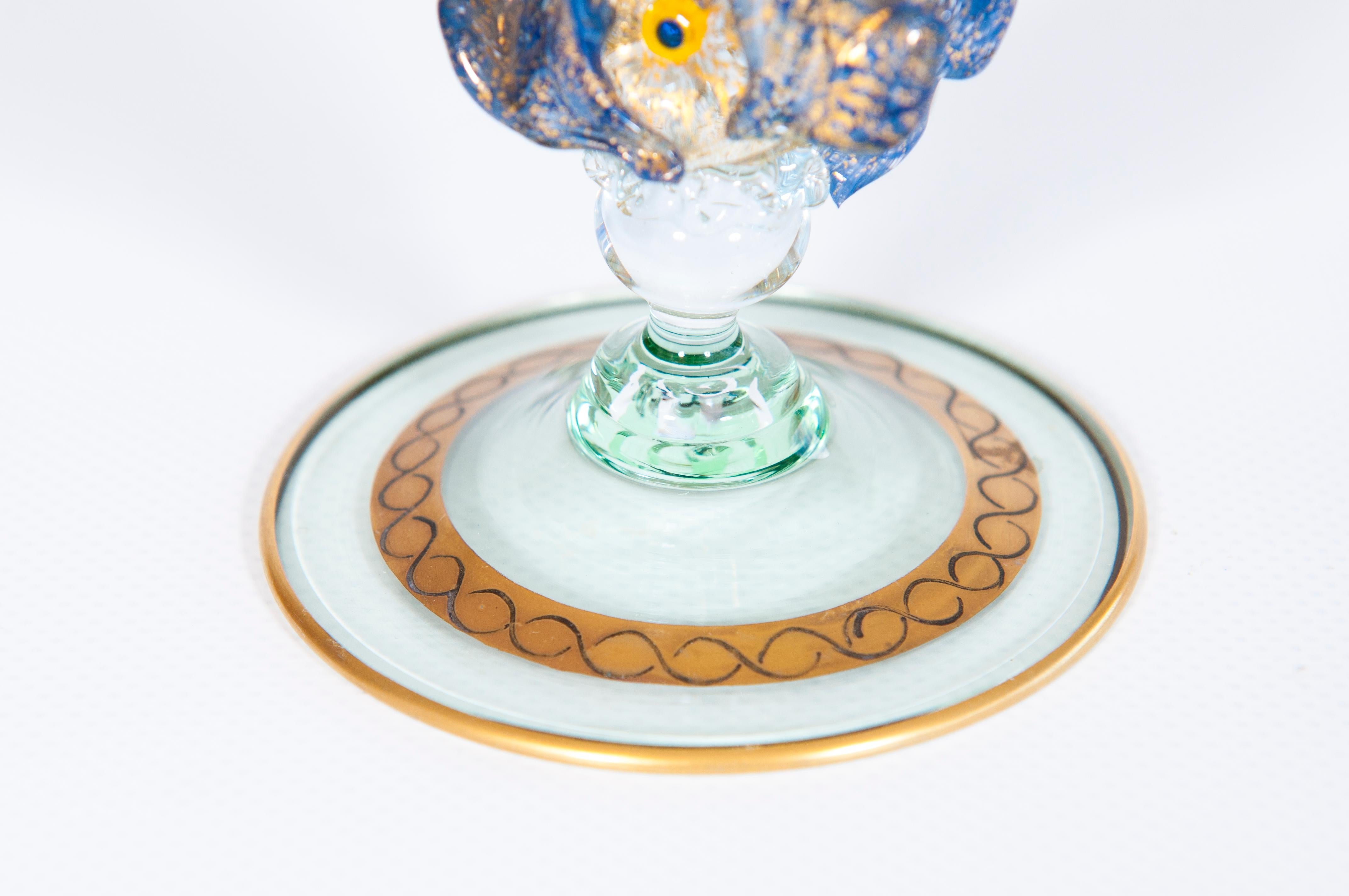 Exquis gobelet en verre de Murano avec scène de 
