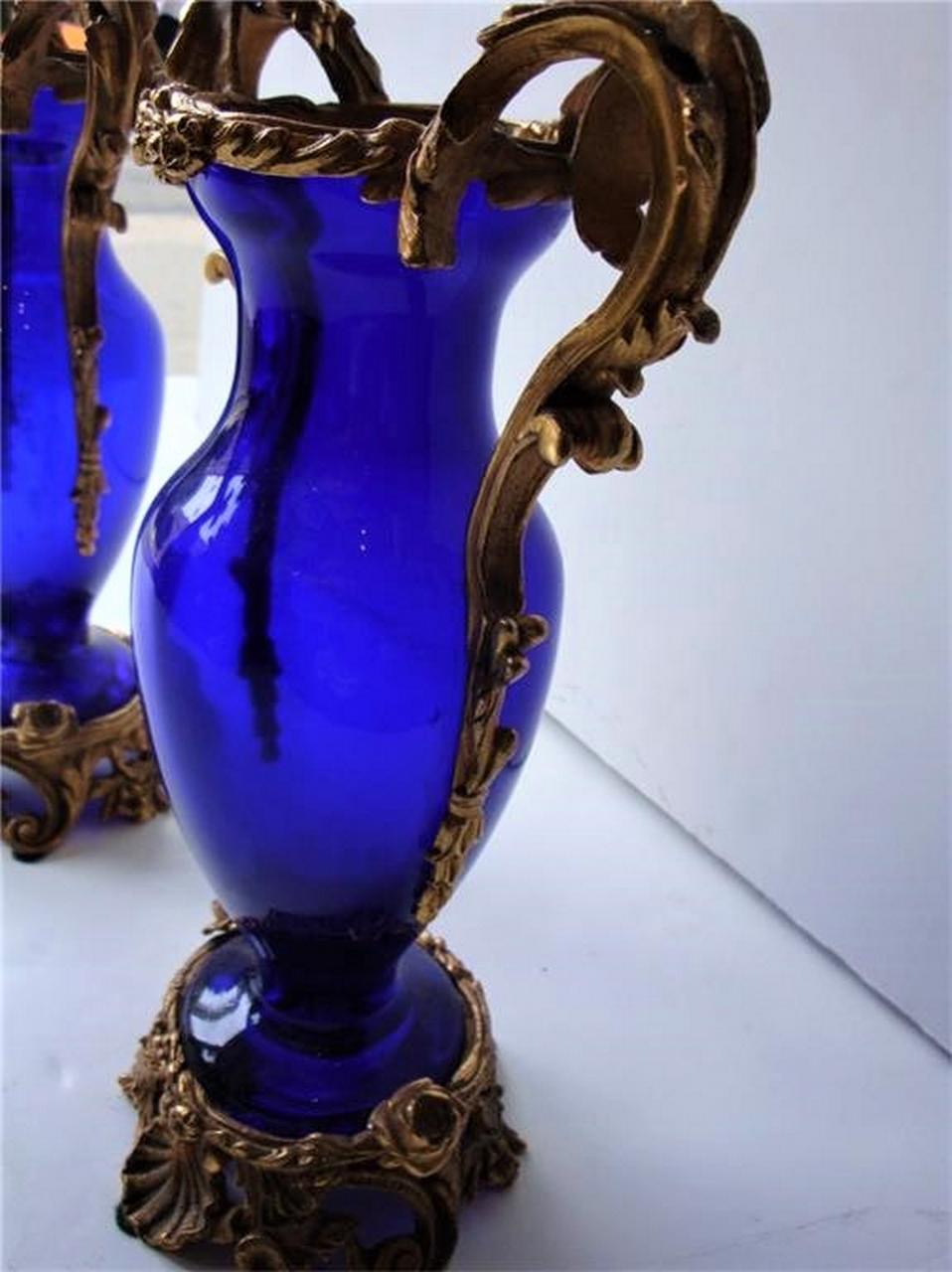  Exquisite Museum Quality Pair of 19th Century Neo Classical Blue Bronze Urns In Good Condition For Sale In New York, NY