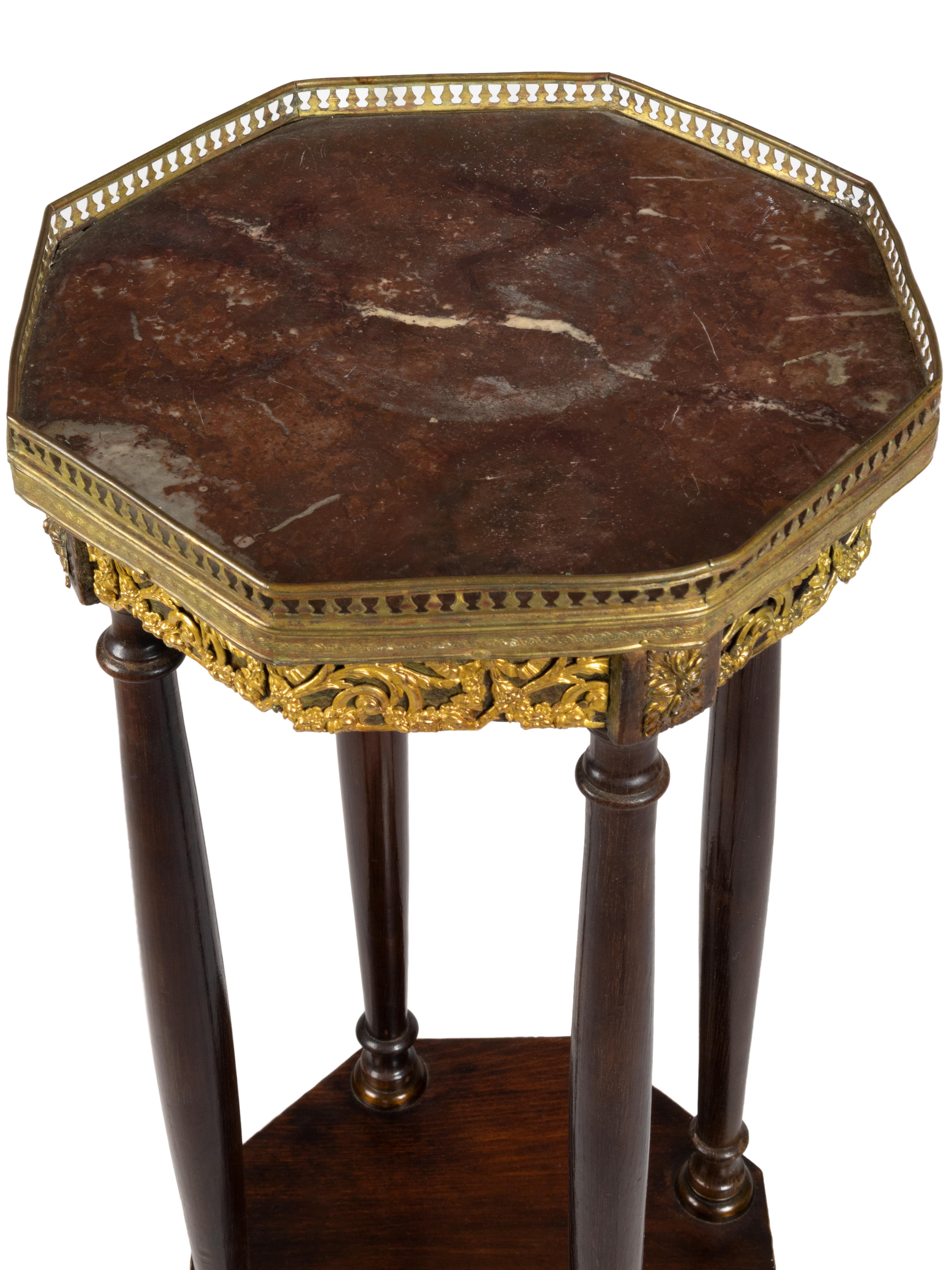 Français Exquis guéridon Napoléon III, 19e siècle en vente