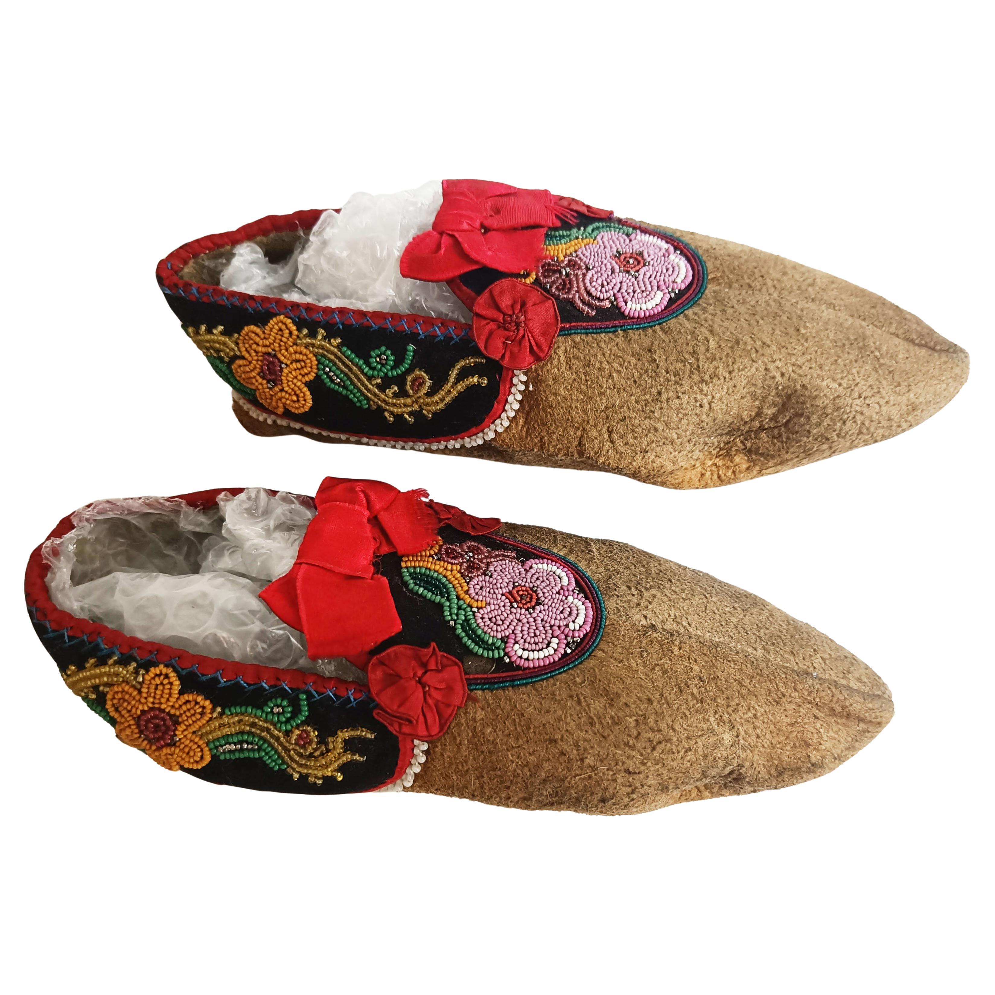 Exquisite Native American Beaded Children
s oder Frauen Mokassins