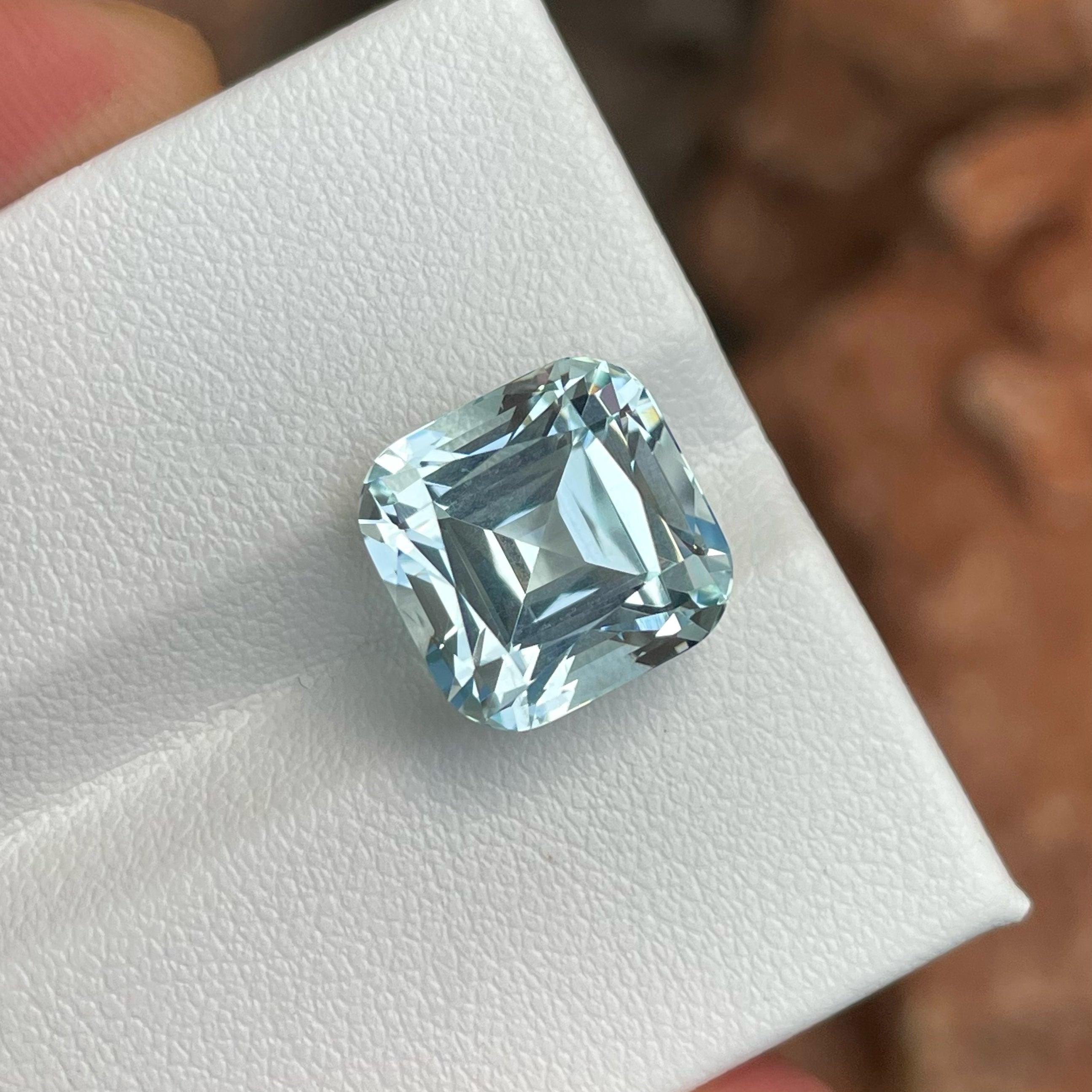 Exquisite Natural Aquamarine Gemstone, available for sale at wholesale price natural high quality 9.50 Carats Vvs Clarity Loose Aquamarine from Pakistan.

Product Information:
GEMSTONE NAME:	Exquisite Natural Aquamarine Gemstone
WEIGHT:	9.50