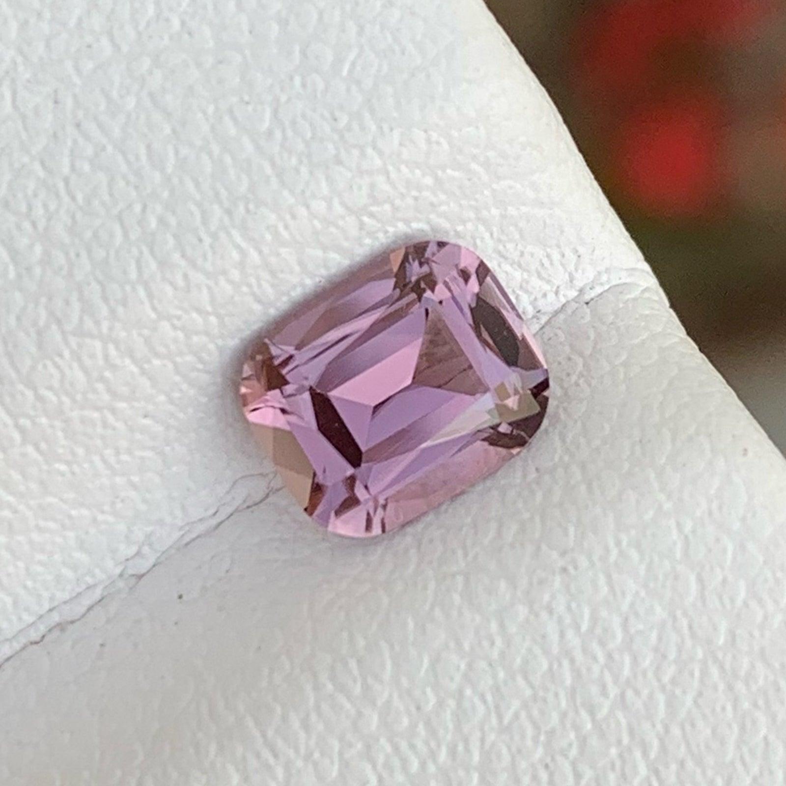 Magnifique tourmaline naturelle rose pâle pierre précieuse de 0,95 carat Unisexe en vente