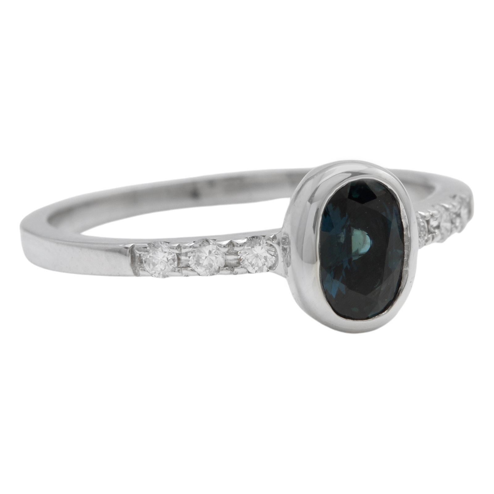 Bague exquise en or blanc massif 14K avec saphir bleu naturel et diamant


Le poids total du saphir bleu central est d'environ 0,80 carats : Environ 0,80 carats 

Le saphir mesure : Environ 7.00 x 5.00mm

Diamants ronds naturels Poids : Environ 0.12