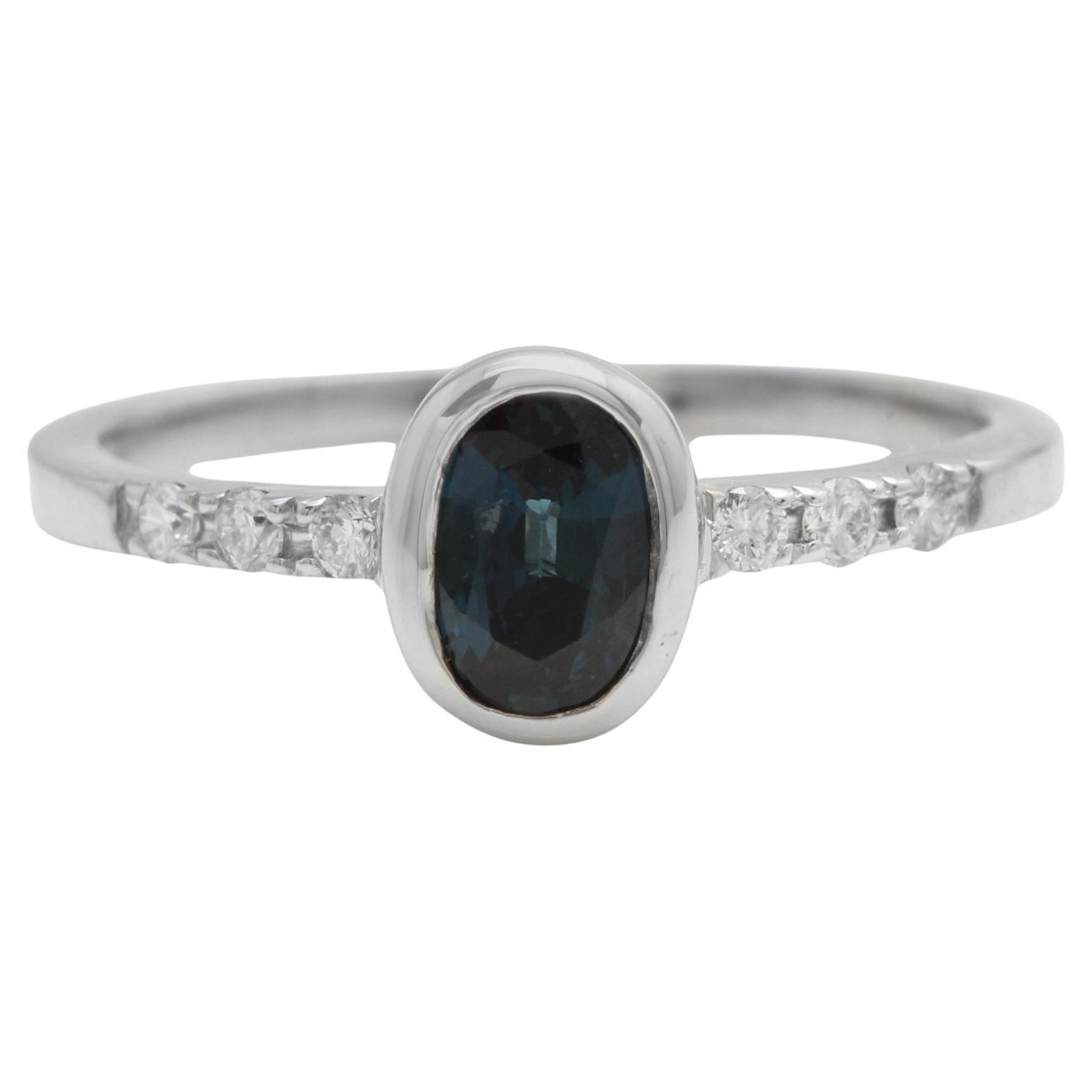 Exquisito anillo de oro blanco macizo de 14 quilates con zafiro azul natural y diamante