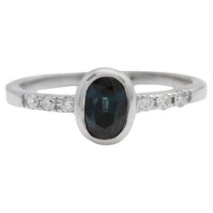 Exquisito anillo de oro blanco macizo de 14 quilates con zafiro azul natural y diamante
