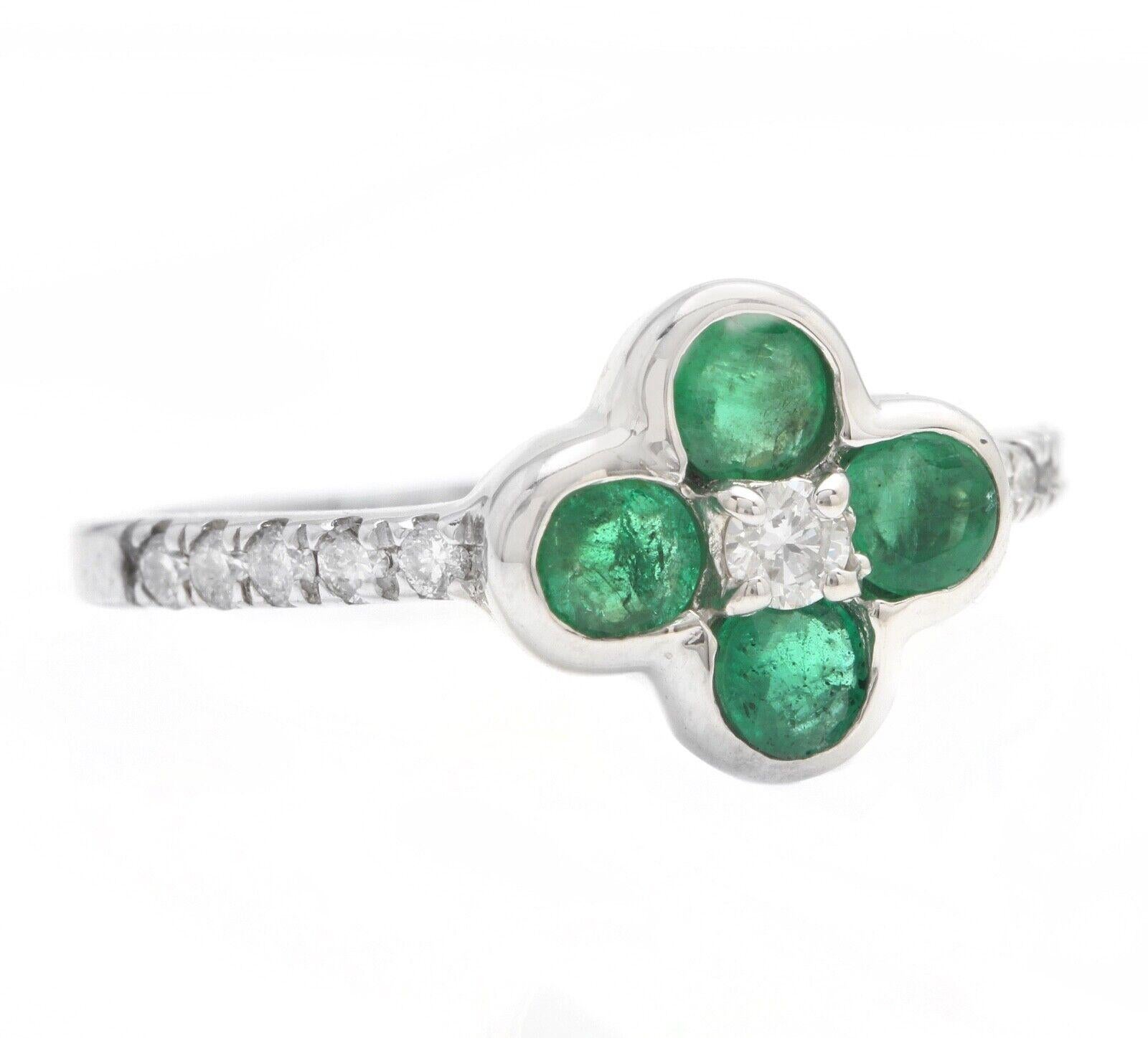 Bague exquise en or blanc massif 14K avec émeraude naturelle et diamant

Valeur de remplacement suggérée : 5 500,00

Le poids total de l'émeraude verte naturelle est de : Environ 0.70 carats 

Diamants ronds naturels Poids : Environ 0.20 carats
