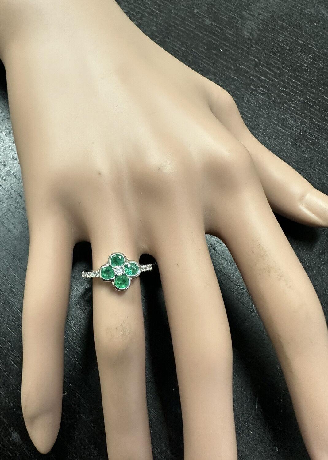 Bague exquise en or blanc massif 14K avec émeraude naturelle et diamant Pour femmes en vente