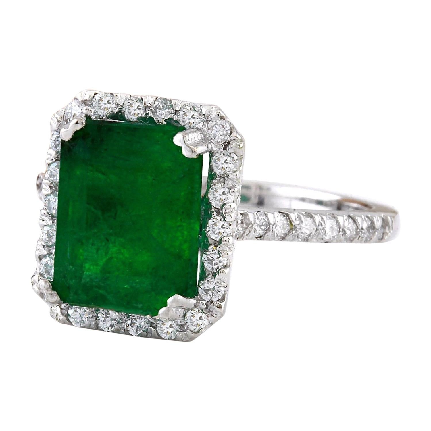 Presenting our exquisite 4.18 Carat Natural Emerald 14K Solid White Gold Diamond Ring:
Crafted from opulent 14K White Gold, this ring features a captivating 3.68 Carat Emerald-cut stone, measuring 10.00x8.00 mm, complemented by a sparkling 0.50