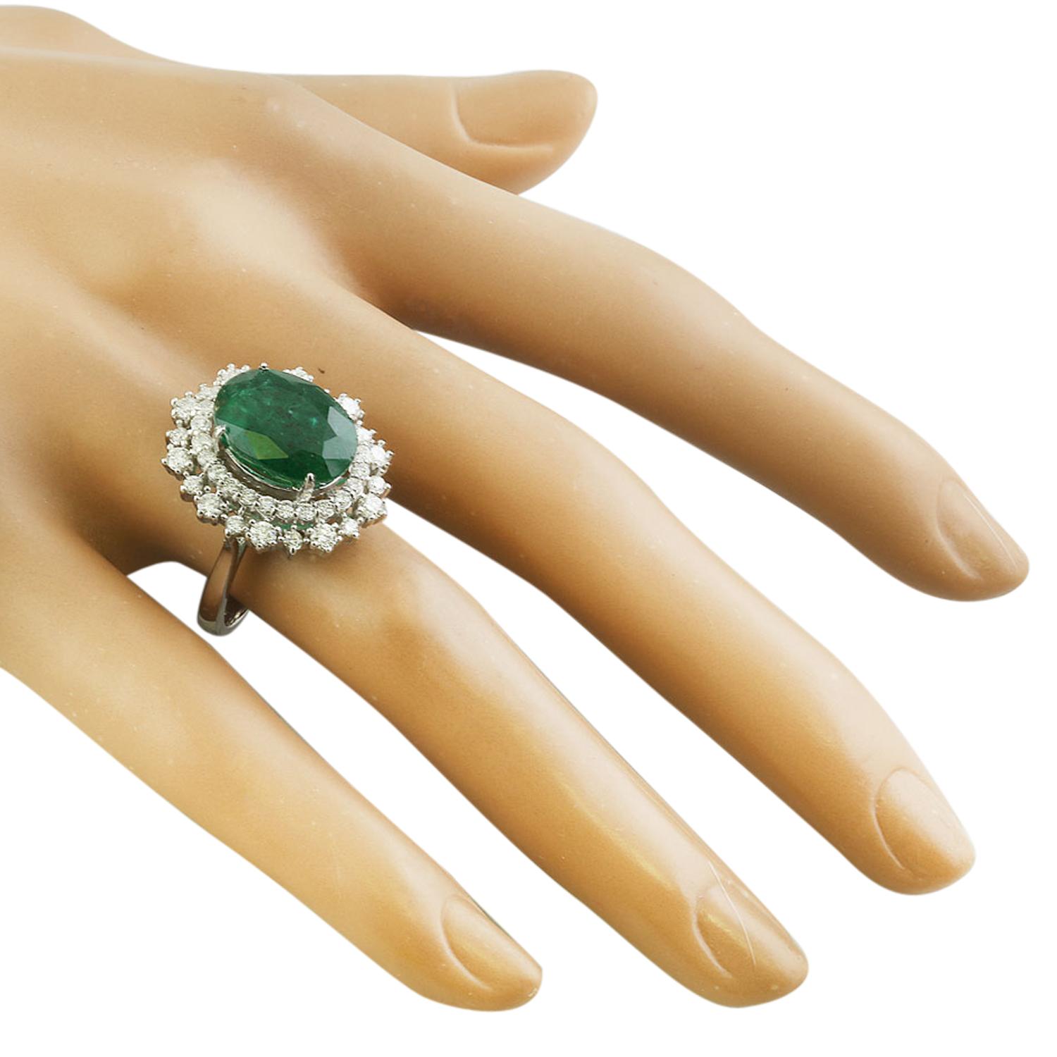 Exquisite Natural Emerald Diamond Ring In 14 Karat Solid White Gold  In New Condition For Sale In Manhattan Beach, CA