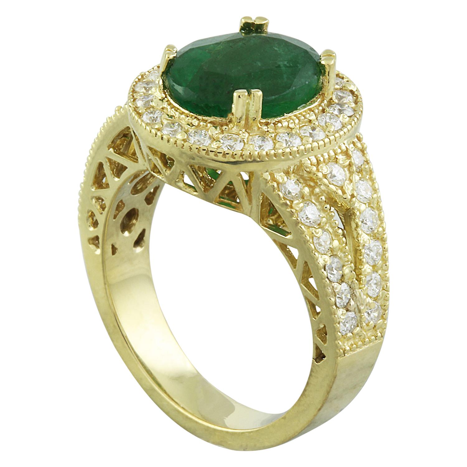 Modern Exquisite Natural Emerald Diamond Ring In 14 Karat Solid Yellow Gold For Sale