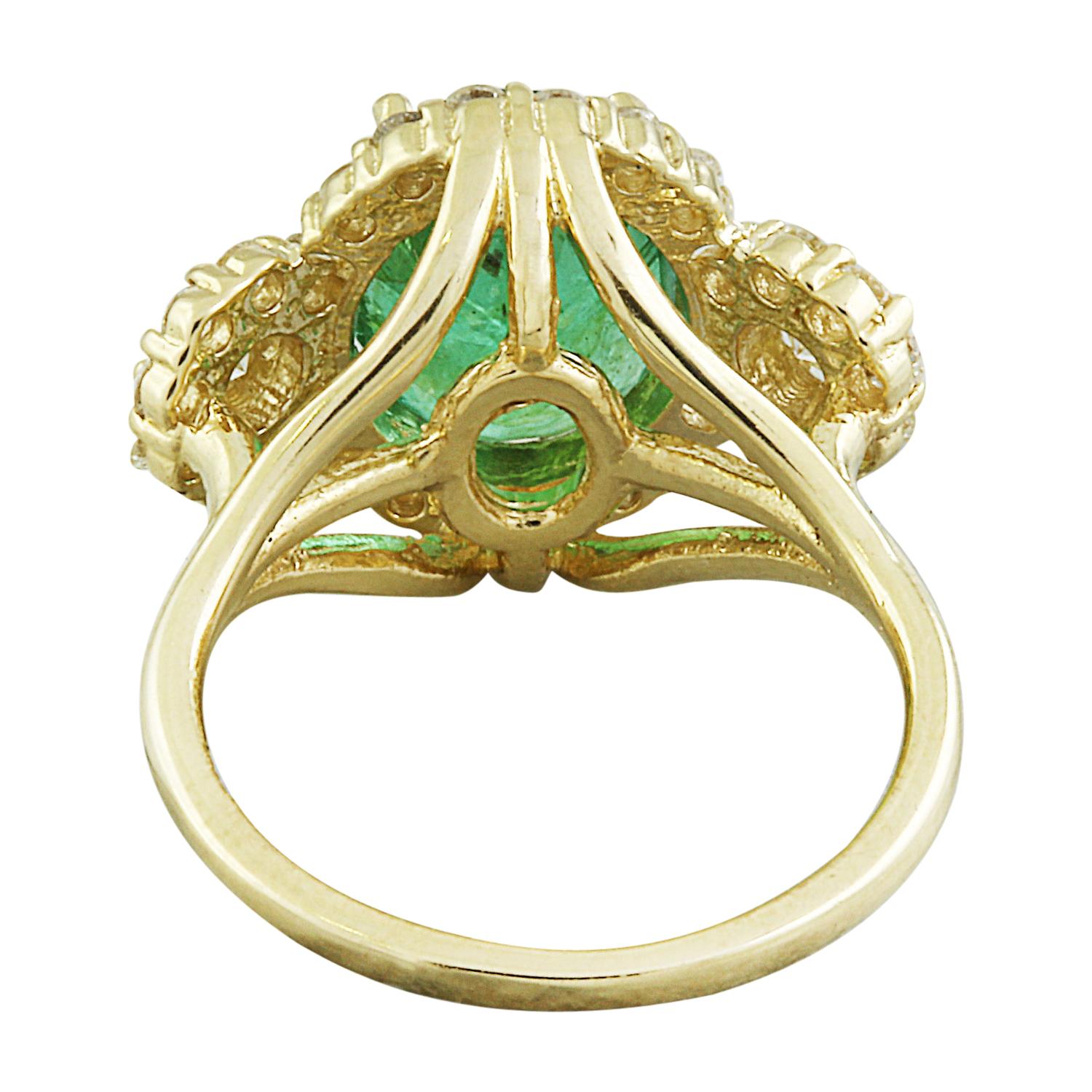 Exquisiter natürlicher Smaragd-Diamantring aus 14 Karat massivem Gelbgold  (Ovalschliff) im Angebot