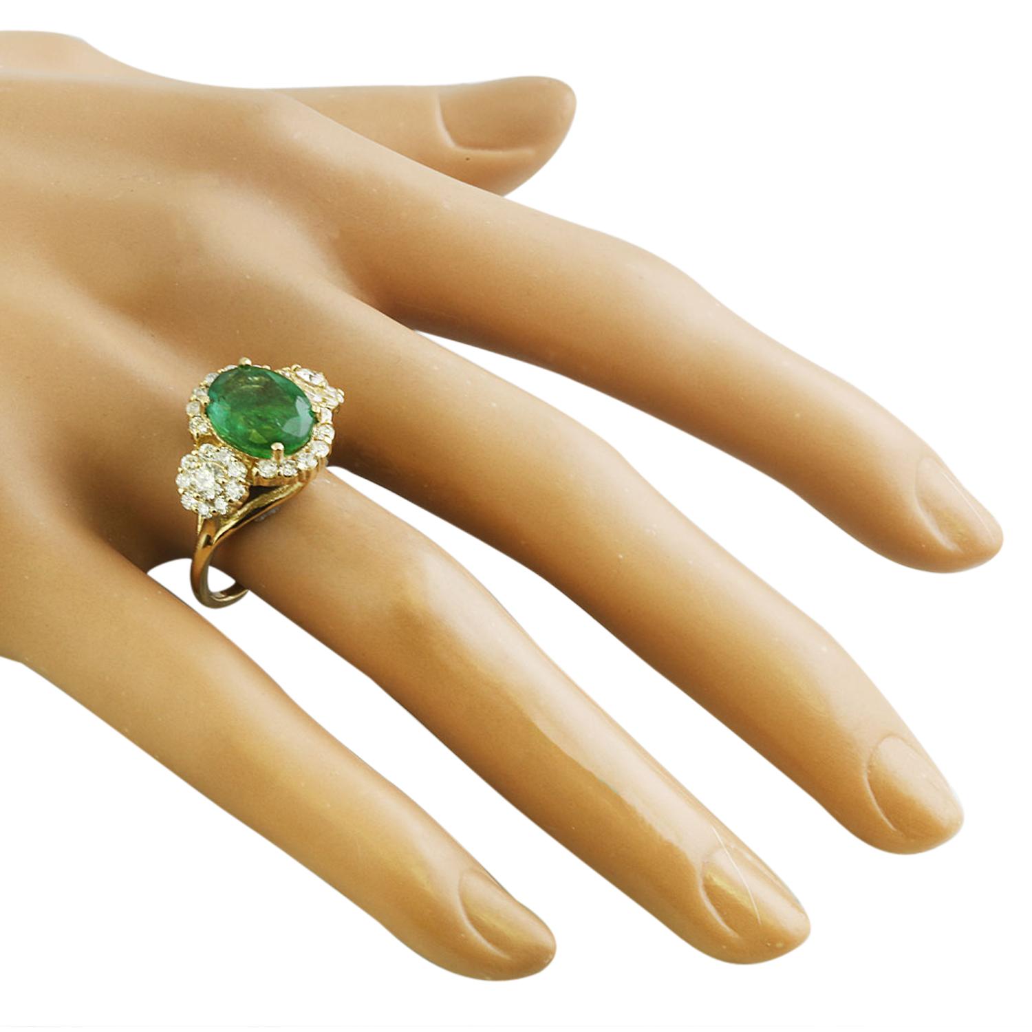Exquisiter natürlicher Smaragd-Diamantring aus 14 Karat massivem Gelbgold  im Zustand „Neu“ im Angebot in Los Angeles, CA