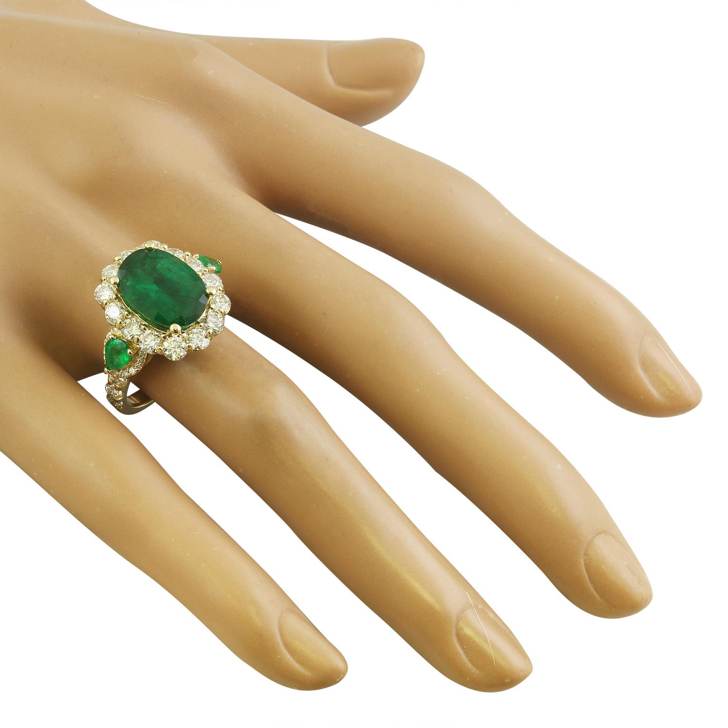 Exquisite Natural Emerald Diamond Ring In 14 Karat Solid Yellow Gold  In New Condition For Sale In Los Angeles, CA