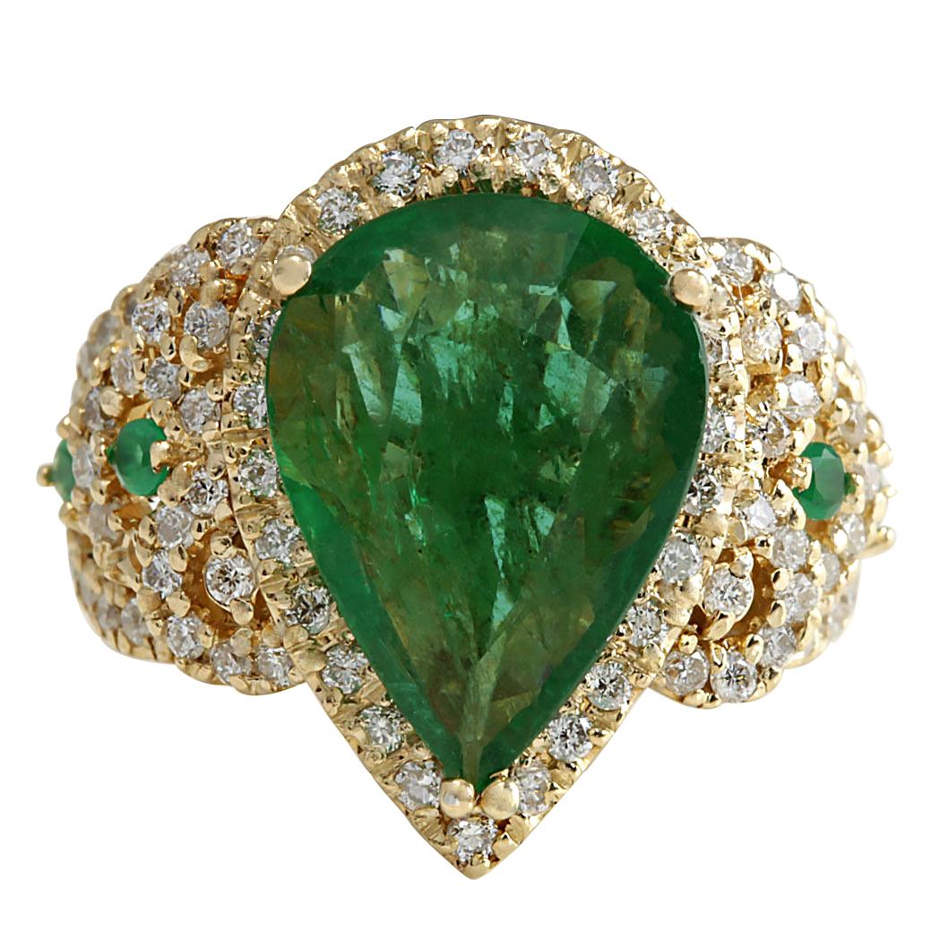 Pear Cut Exquisite Natural Emerald Diamond Ring In 14 Karat Yellow Gold  For Sale
