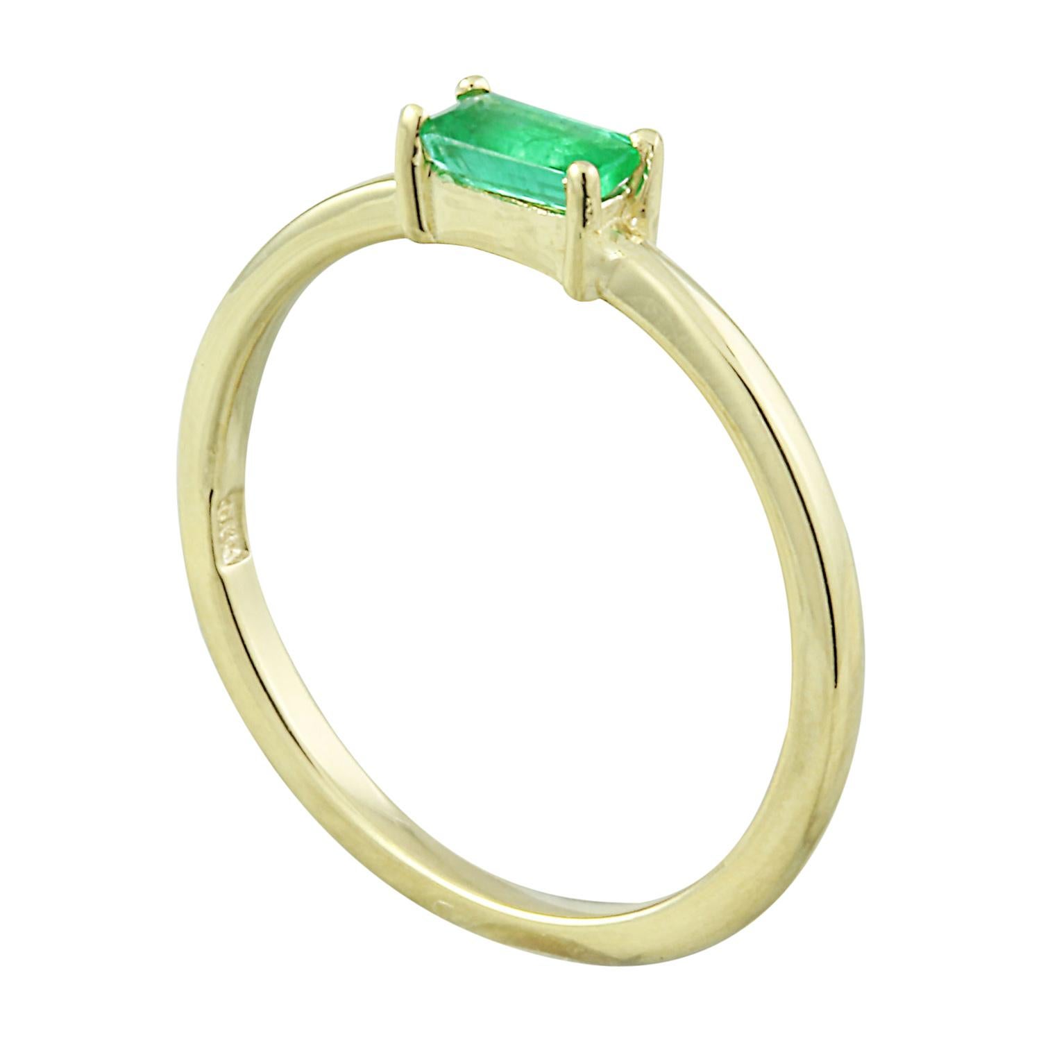 Modern Exquisite Natural Emerald Ring In 14 Karat Solid Yellow Gold  For Sale