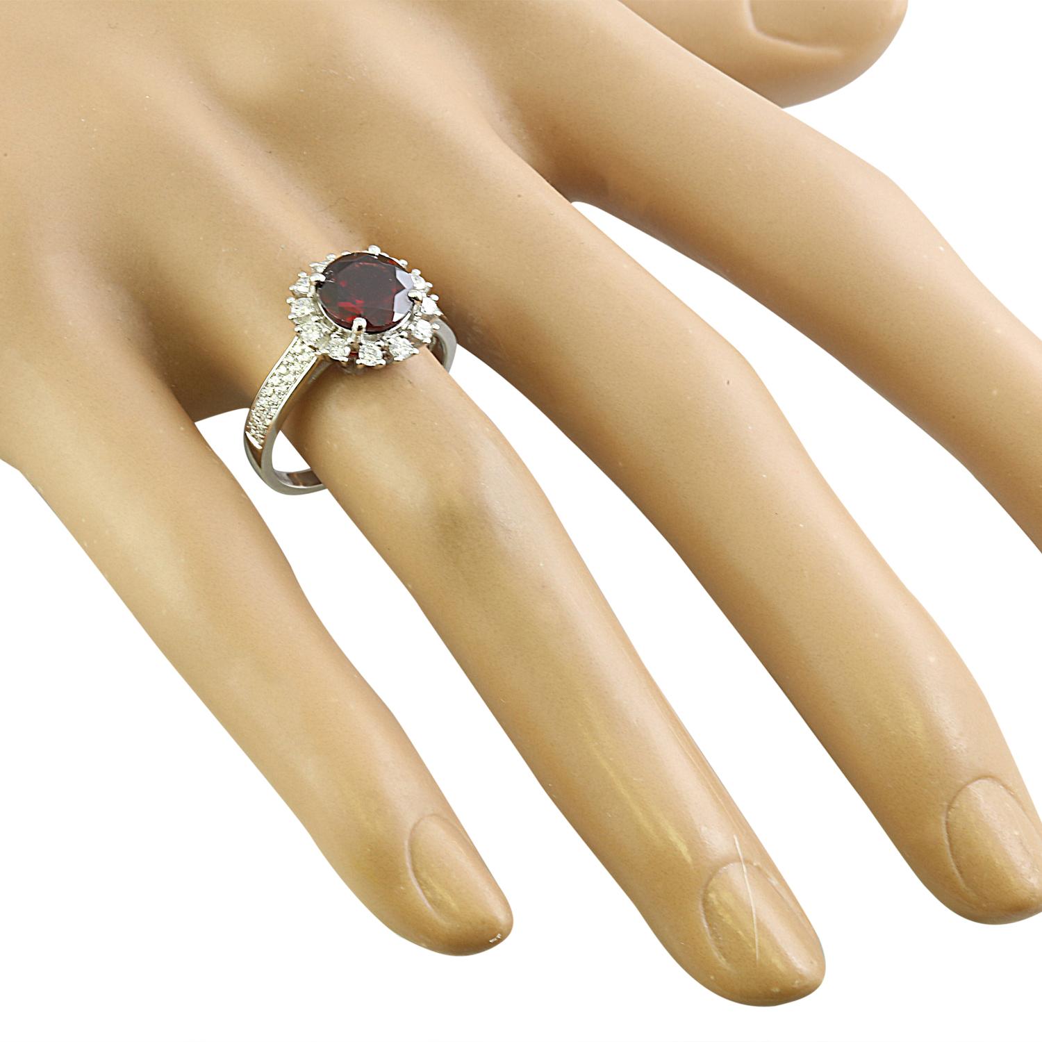 Exquisite Natural Garnet Diamond Ring in 14K Solid White Gold In New Condition For Sale In Los Angeles, CA