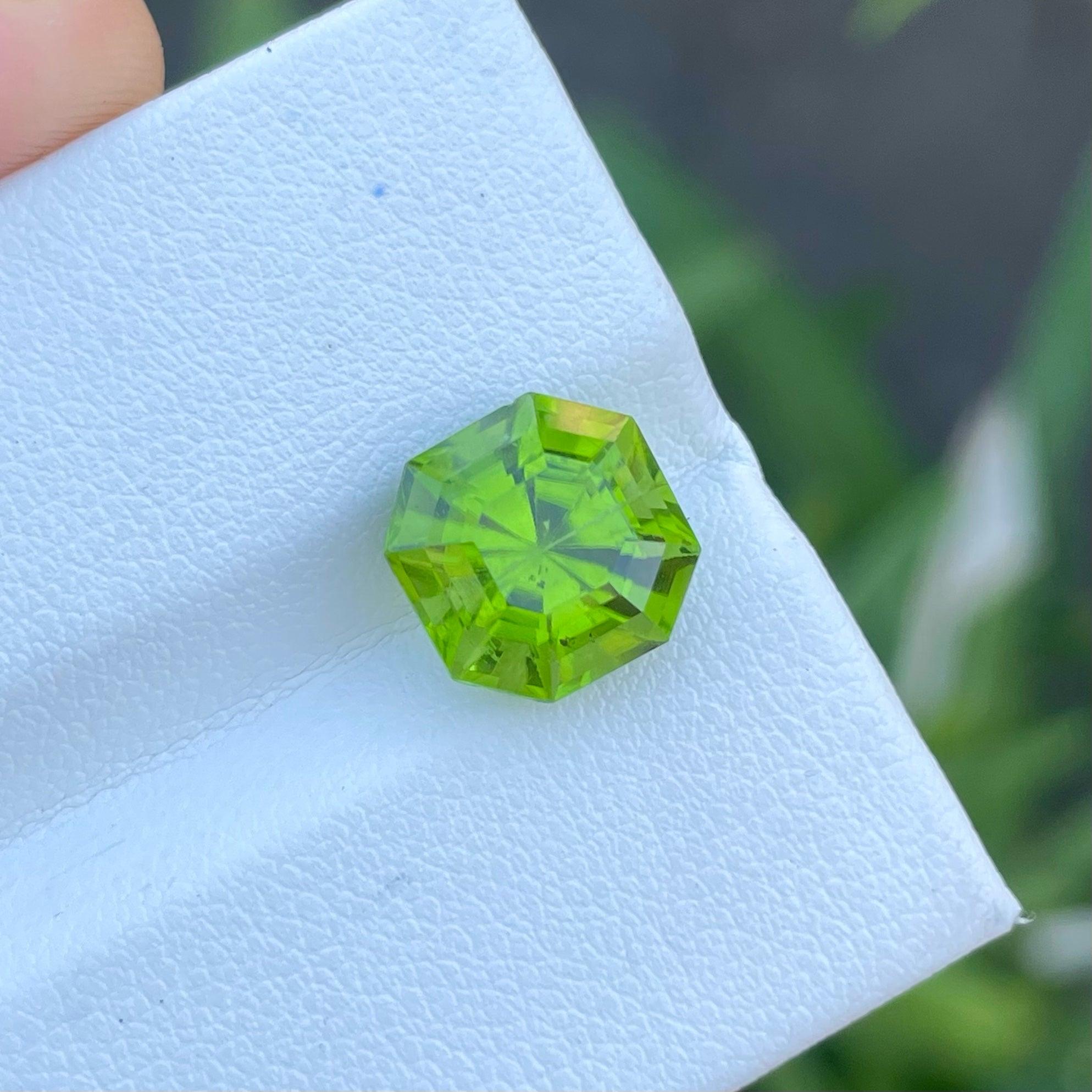 Exquisite Natural Green Peridot Gemstone, Available for Sale at wholesale price natural high quality 5.80 carats SI Clarity loose Peridot from Pakistan.

Product Information:
GEMSTONE TYPE:	Exquisite Natural Green Peridot Gemstone
WEIGHT:	5.80