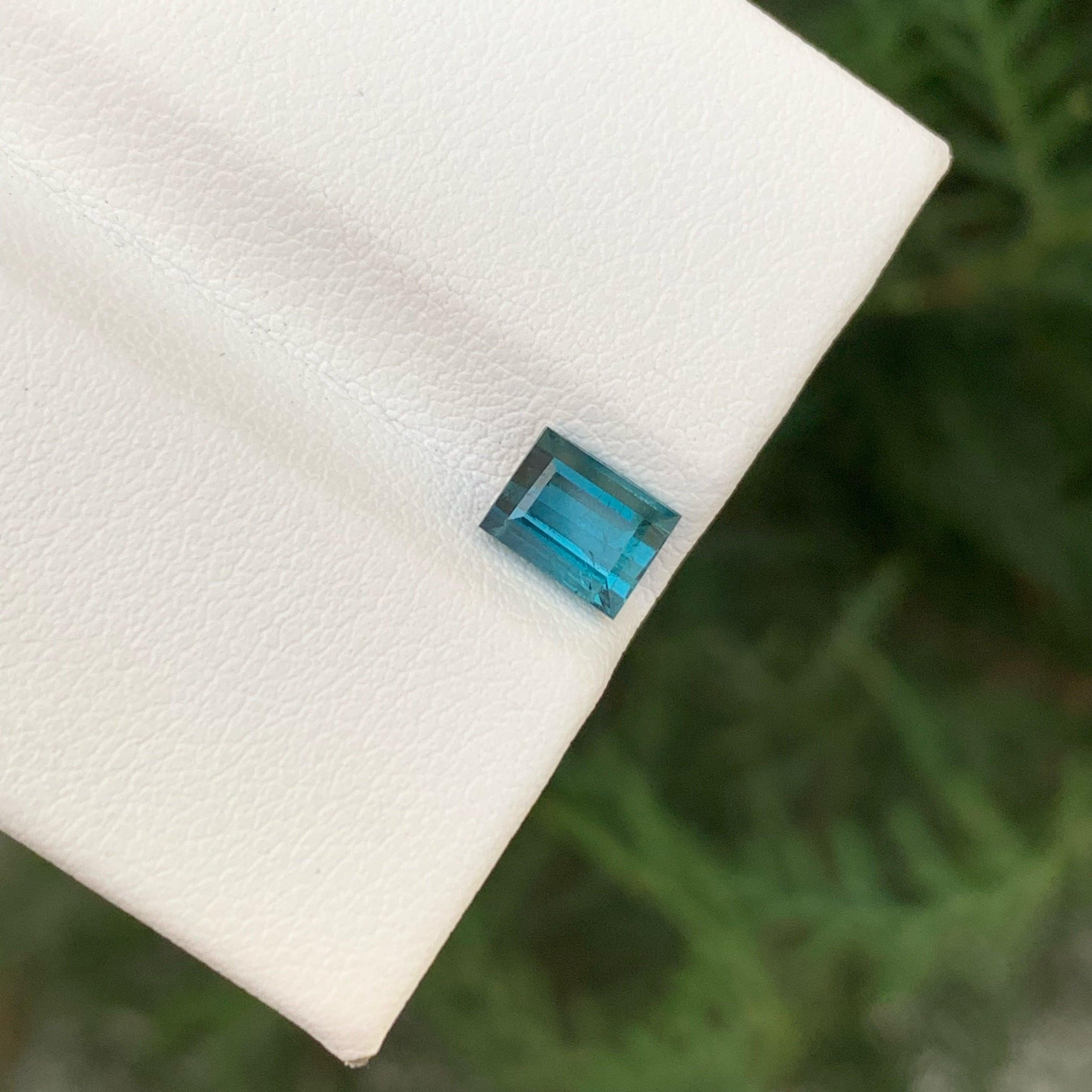 Exquisite natürliche Indicolite Turmalin Edelstein 0,95 Karat Turmalin-Schmuck (Baguetteschliff) im Angebot