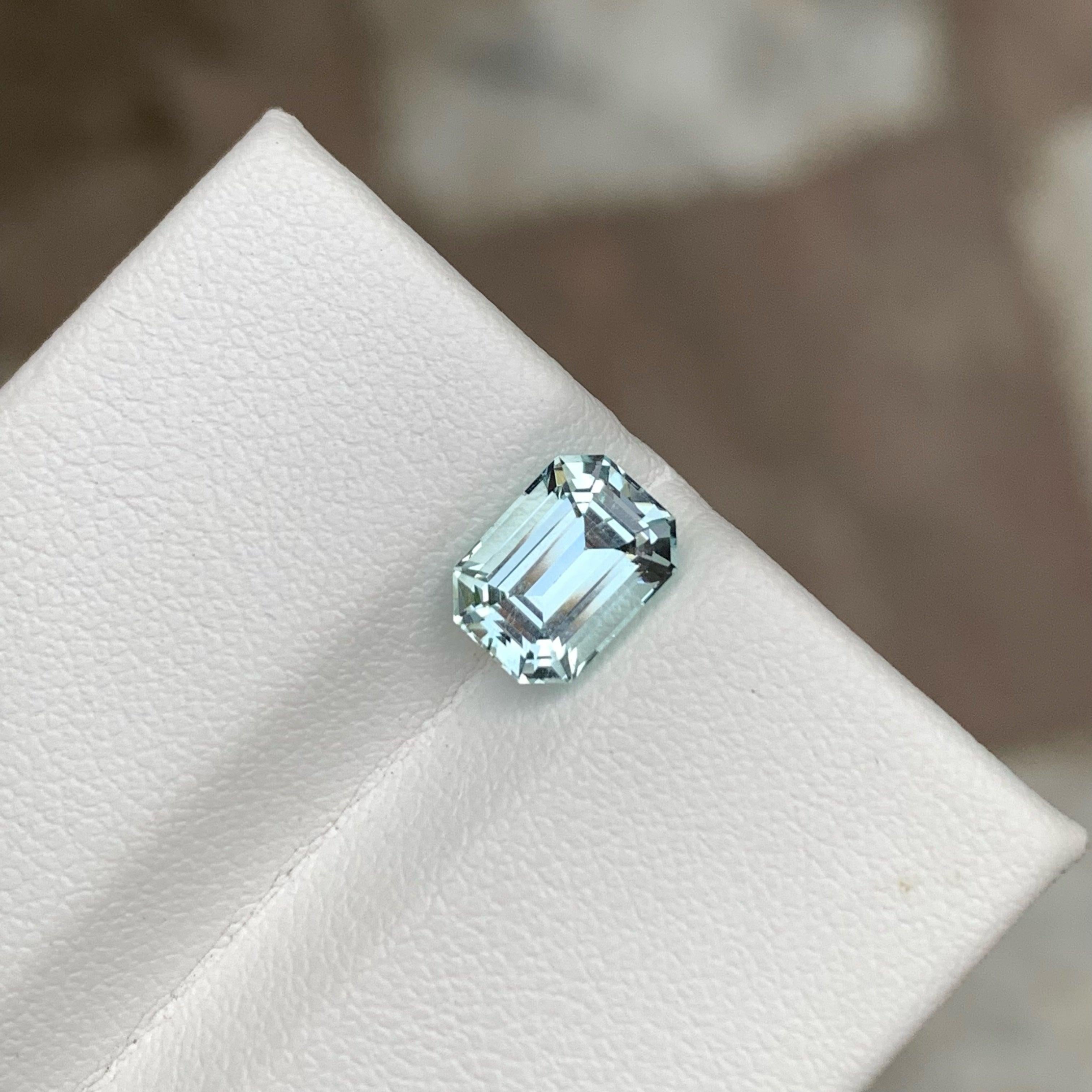 Exquisite Natural Loose Aquamarine Gem 1.95 Carats Aquamarine Gemstone