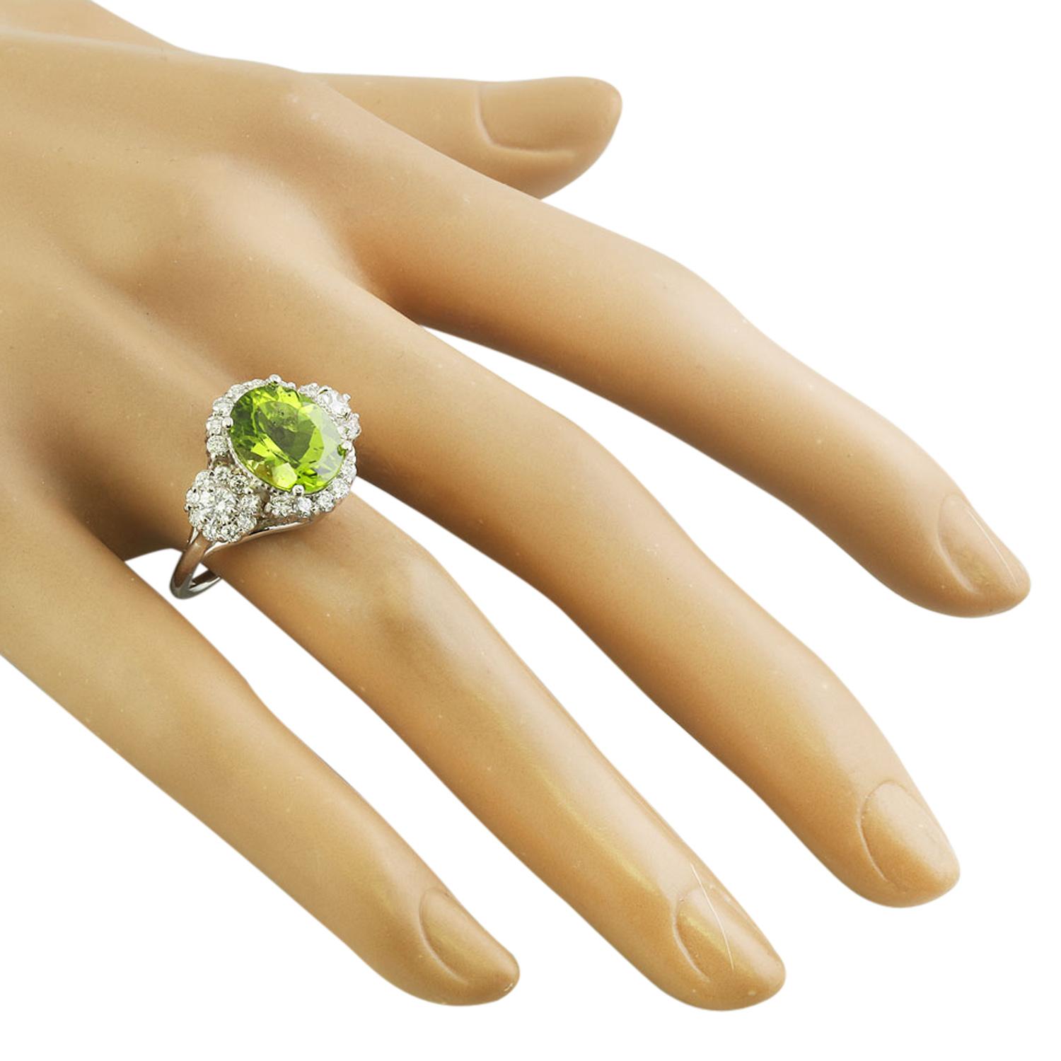 Exquisite Natural Peridot Diamond Ring In 14 Karat Solid White Gold  In New Condition For Sale In Los Angeles, CA