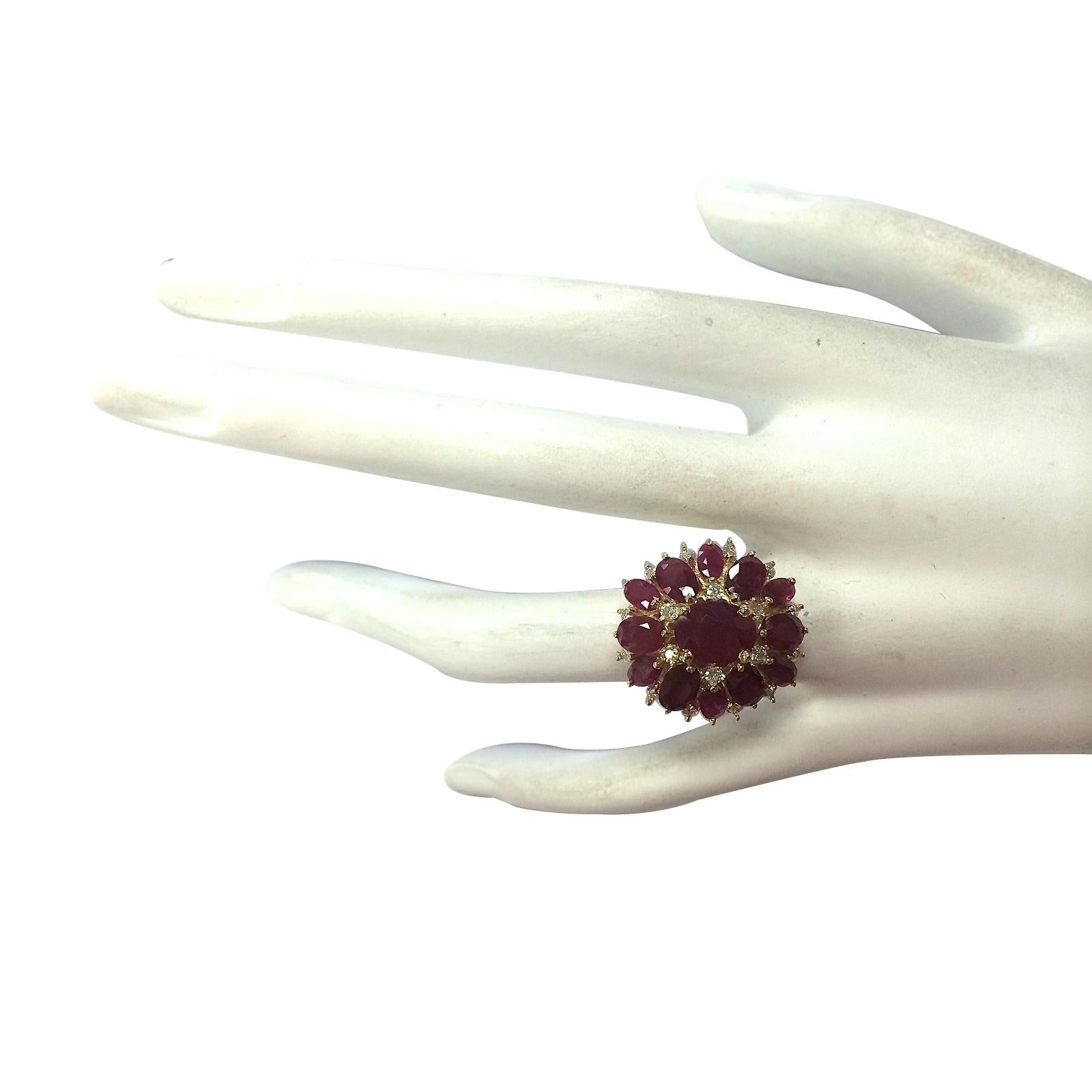Exquisito Anillo de Diamantes Rubí Natural en Oro Amarillo de 14 Kilates Corte oval en venta