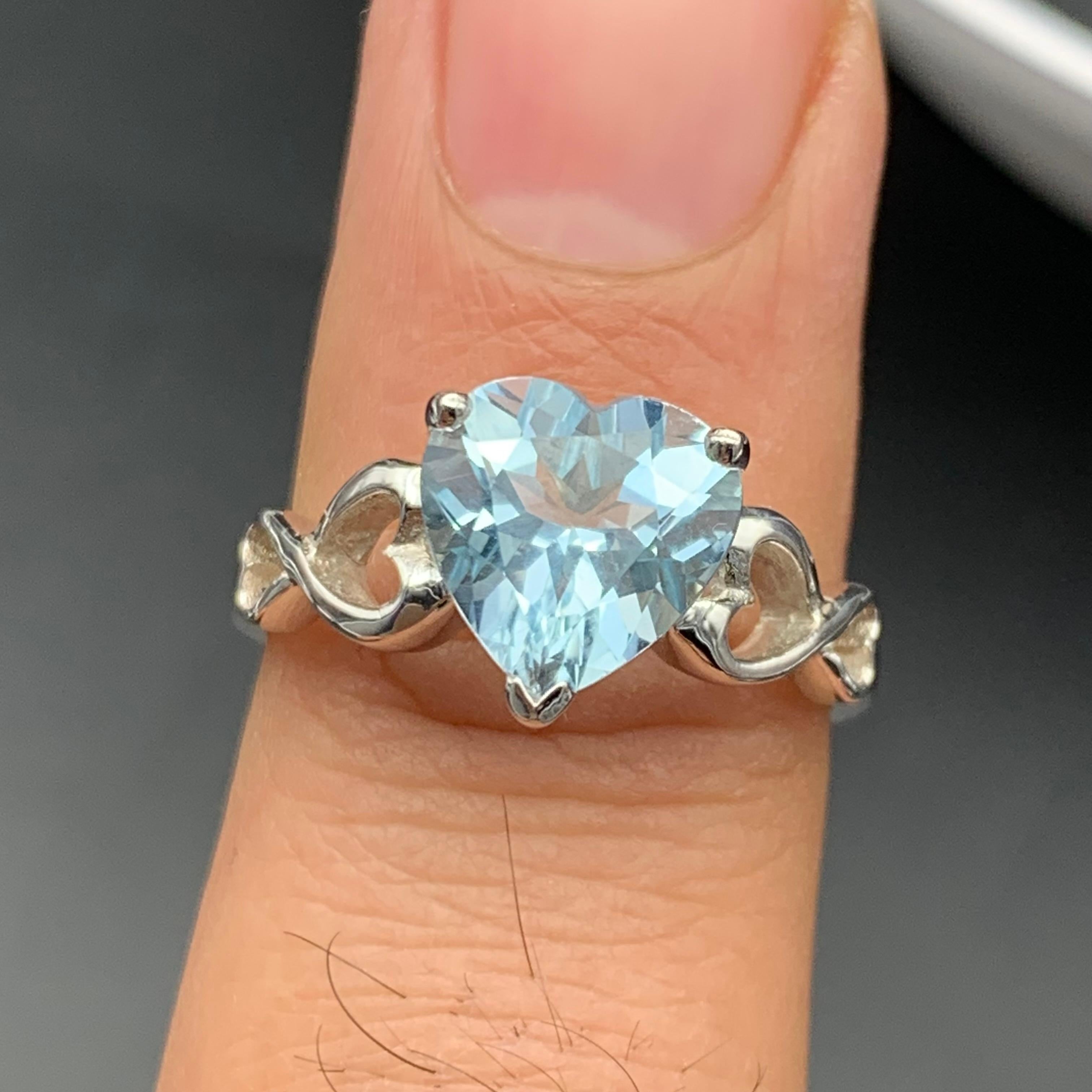 Squisito anello di topazio azzurro naturale in argento 925 a forma di cuore, misura 7,5 In condizioni Nuovo in vendita a Peshawar, PK