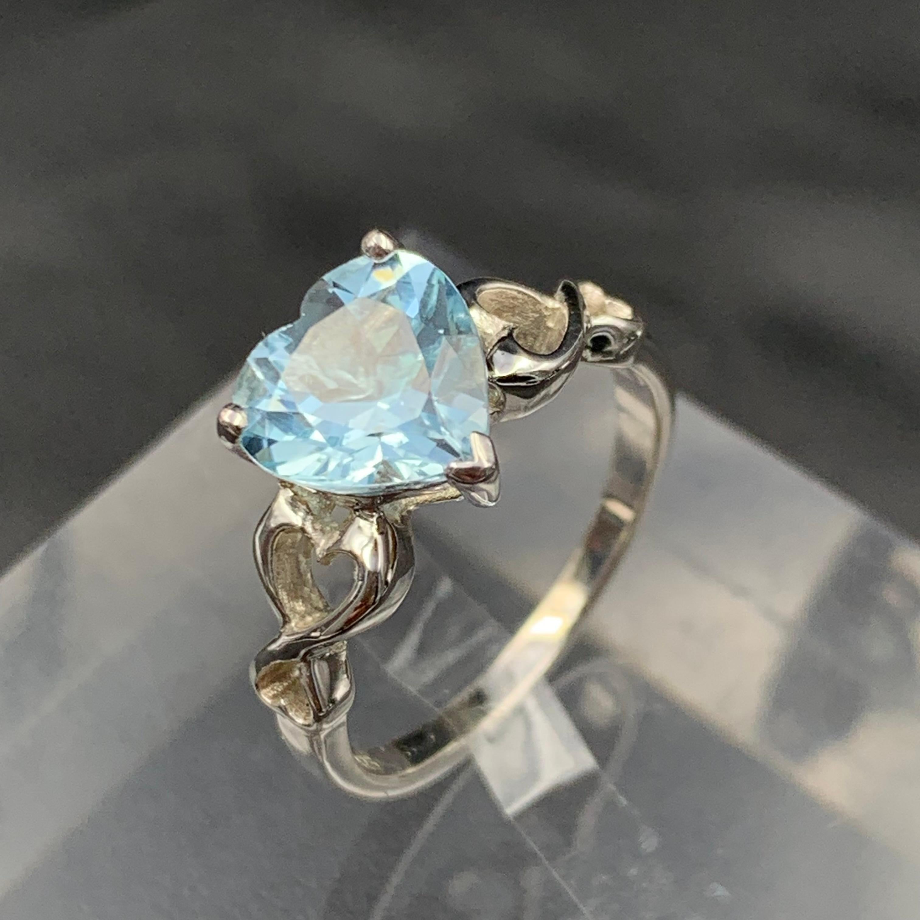 da uomo o donna Squisito anello di topazio azzurro naturale in argento 925 a forma di cuore, misura 7,5 in vendita