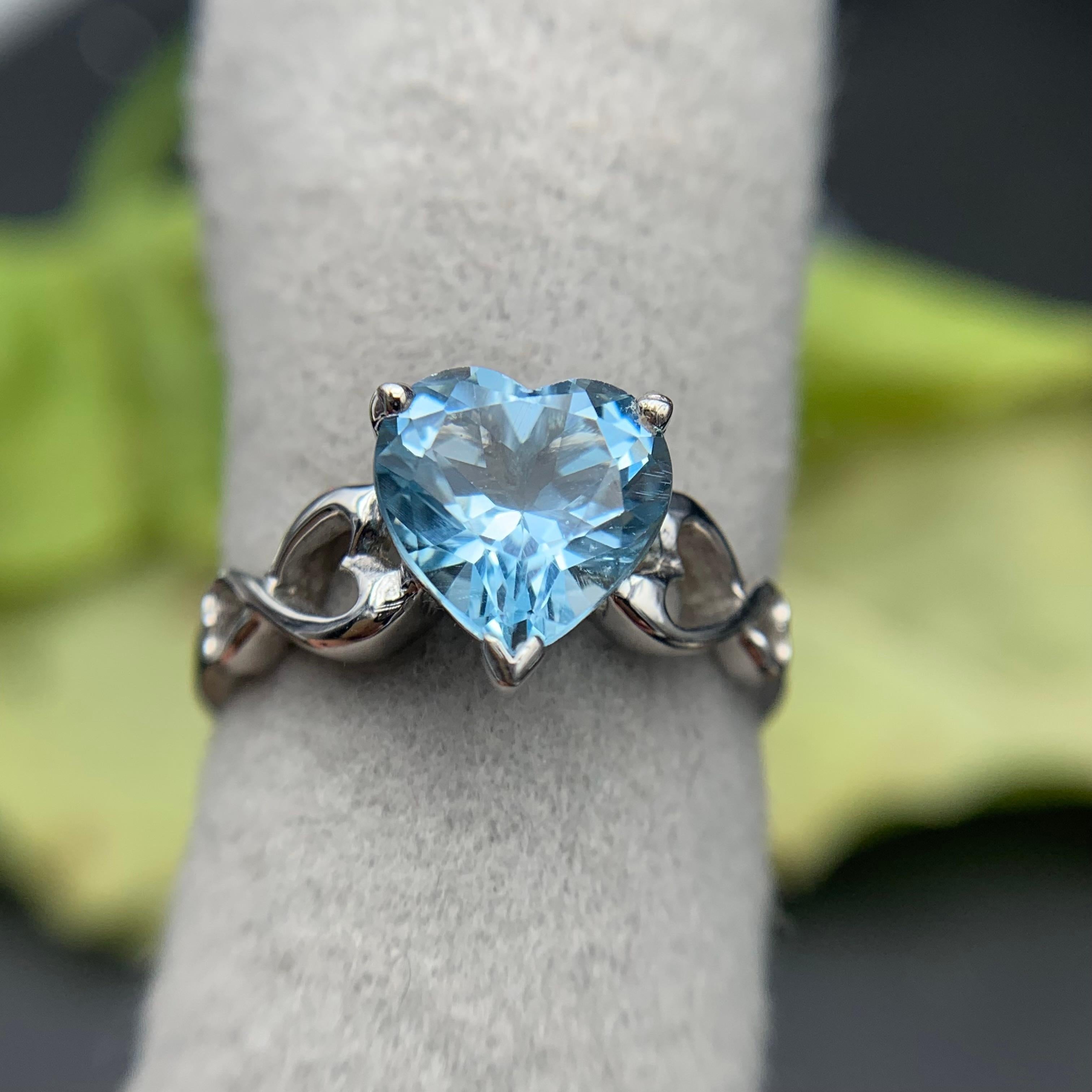 Squisito anello di topazio azzurro naturale in argento 925 a forma di cuore, misura 8 in vendita 4