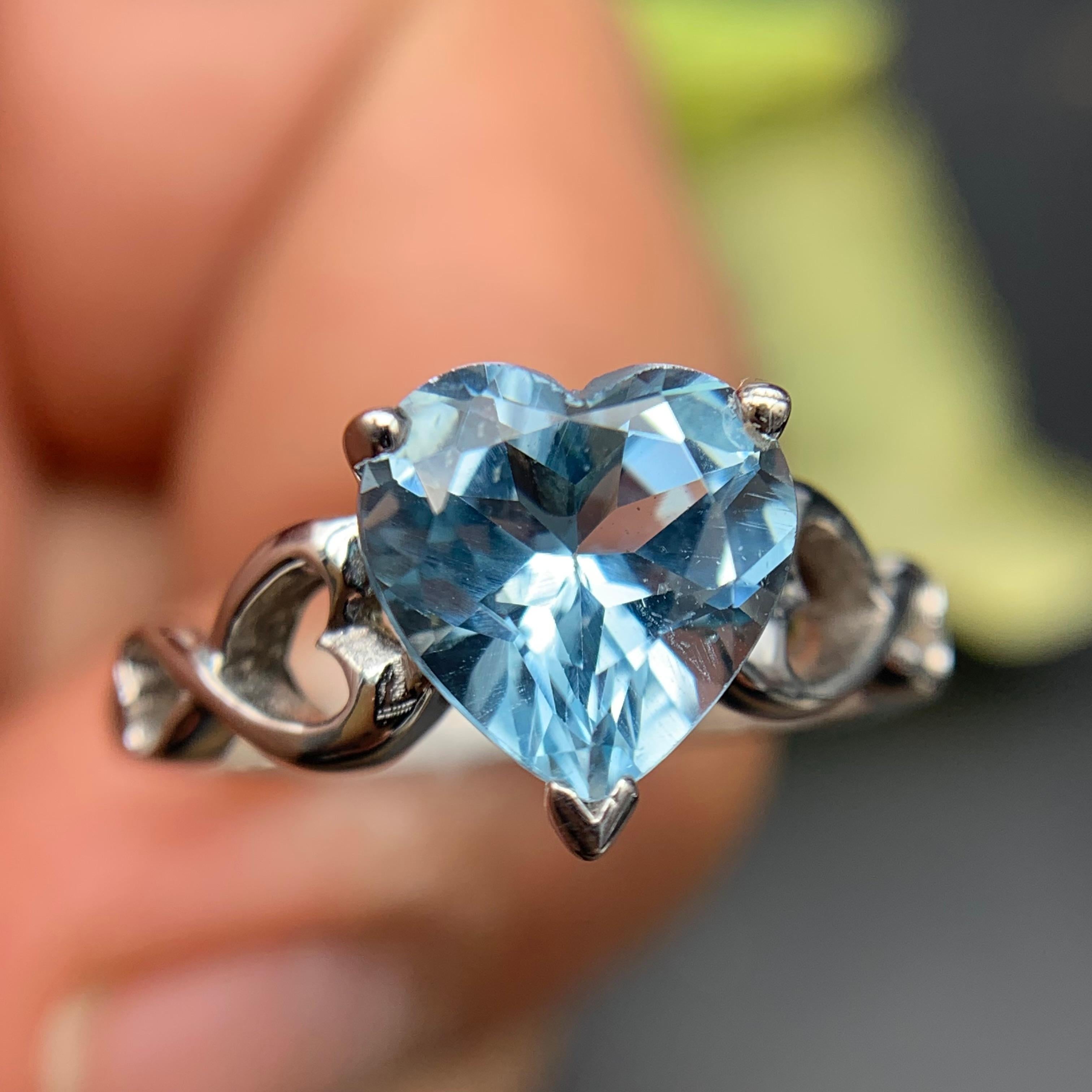 Squisito anello di topazio azzurro naturale in argento 925 a forma di cuore, misura 8 in vendita 5