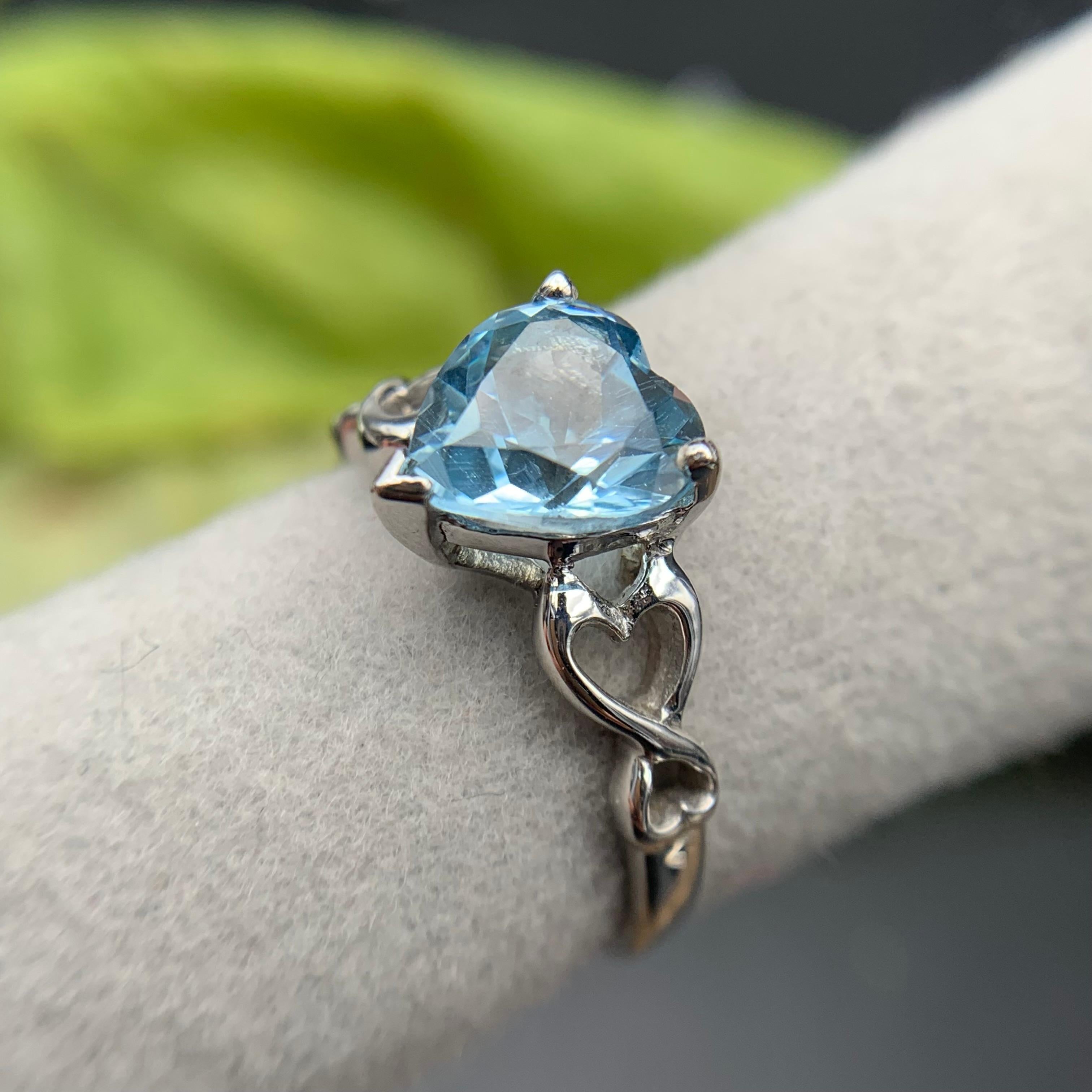 Cuore Squisito anello di topazio azzurro naturale in argento 925 a forma di cuore, misura 8 in vendita