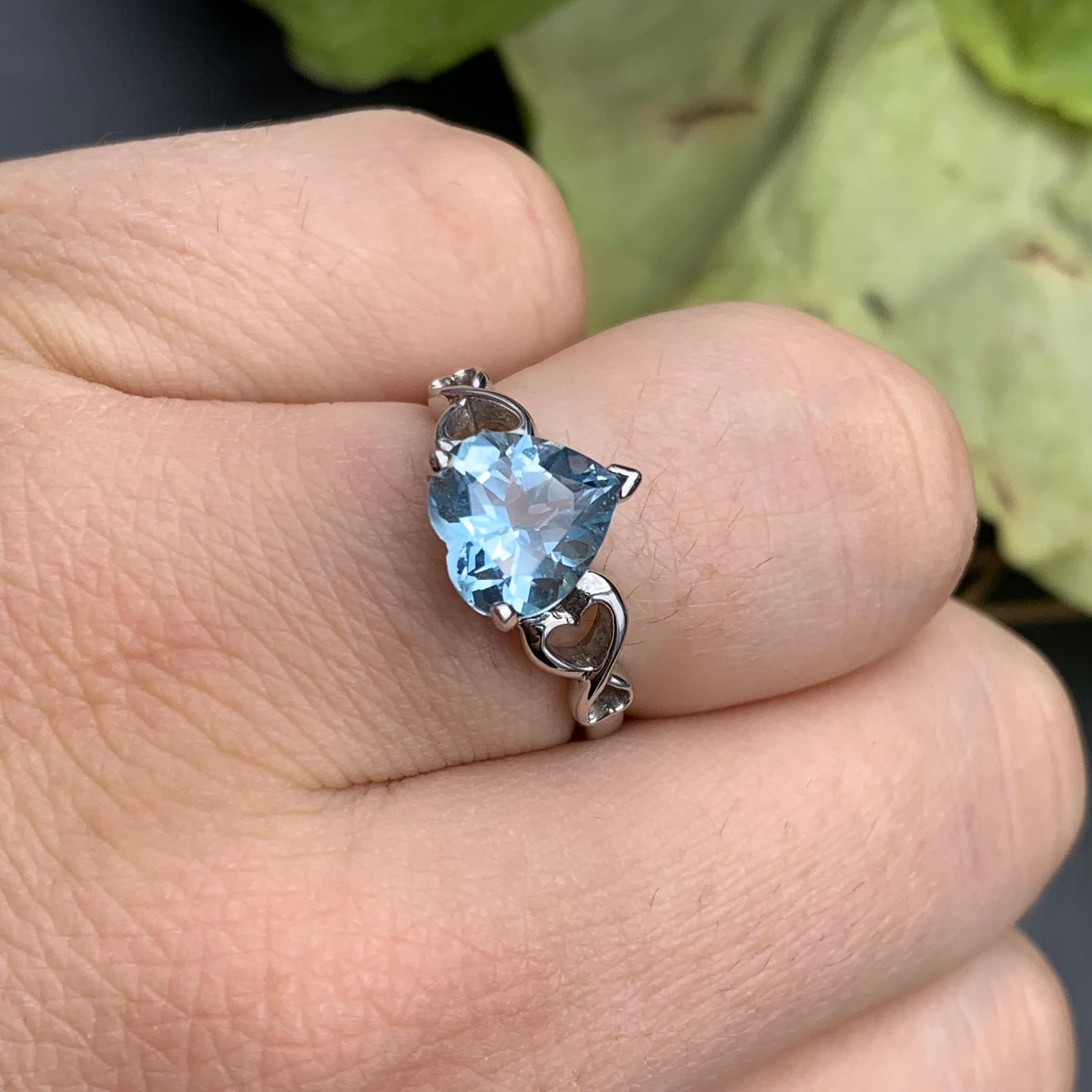 Squisito anello di topazio azzurro naturale in argento 925 a forma di cuore, misura 8 in vendita 3